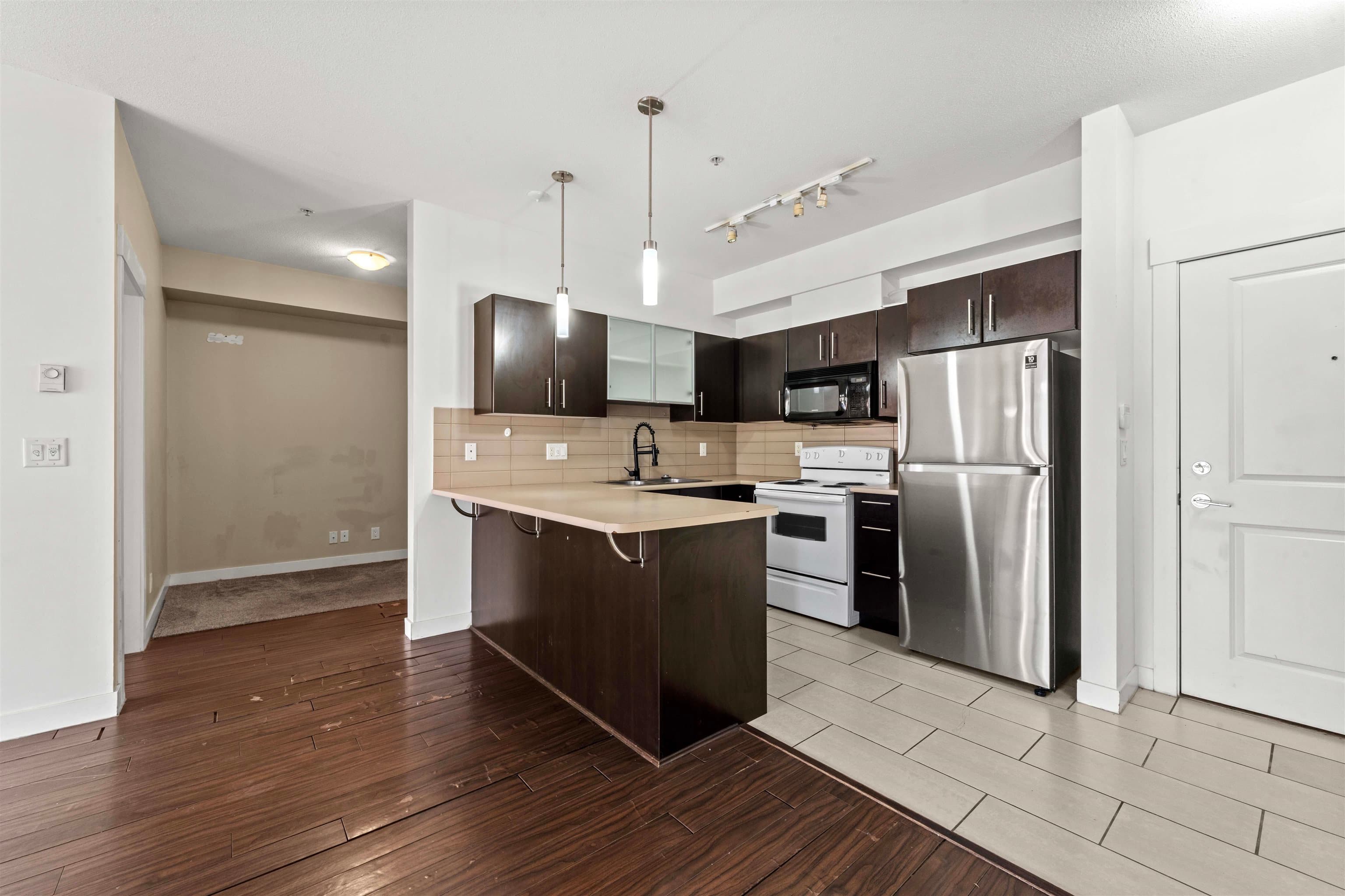 111 - 33545 Rainbow Avenue, Abbotsford, V2S 1Z6 — photo 2