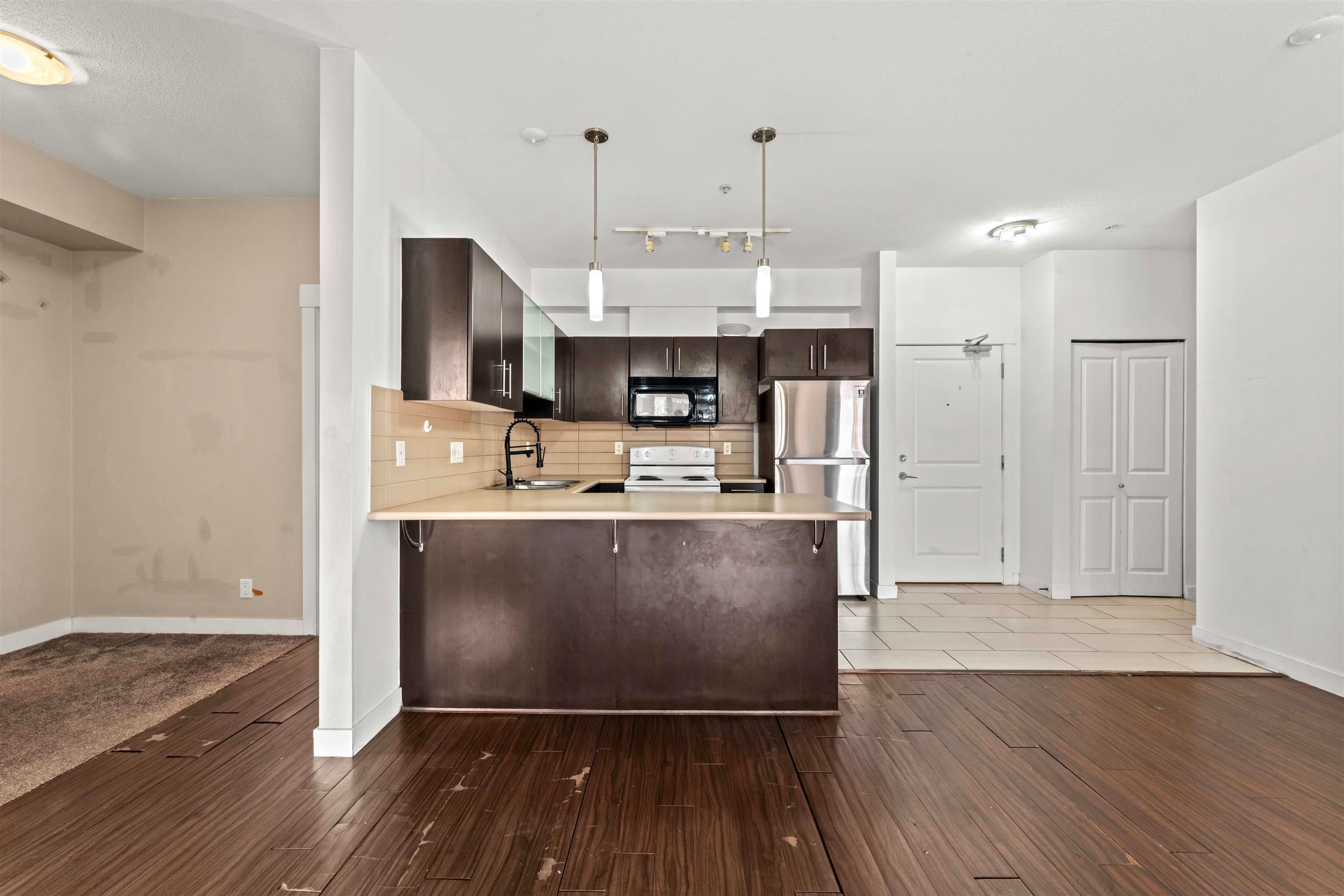 111 - 33545 Rainbow Avenue, Abbotsford, V2S 1Z6 — photo 3
