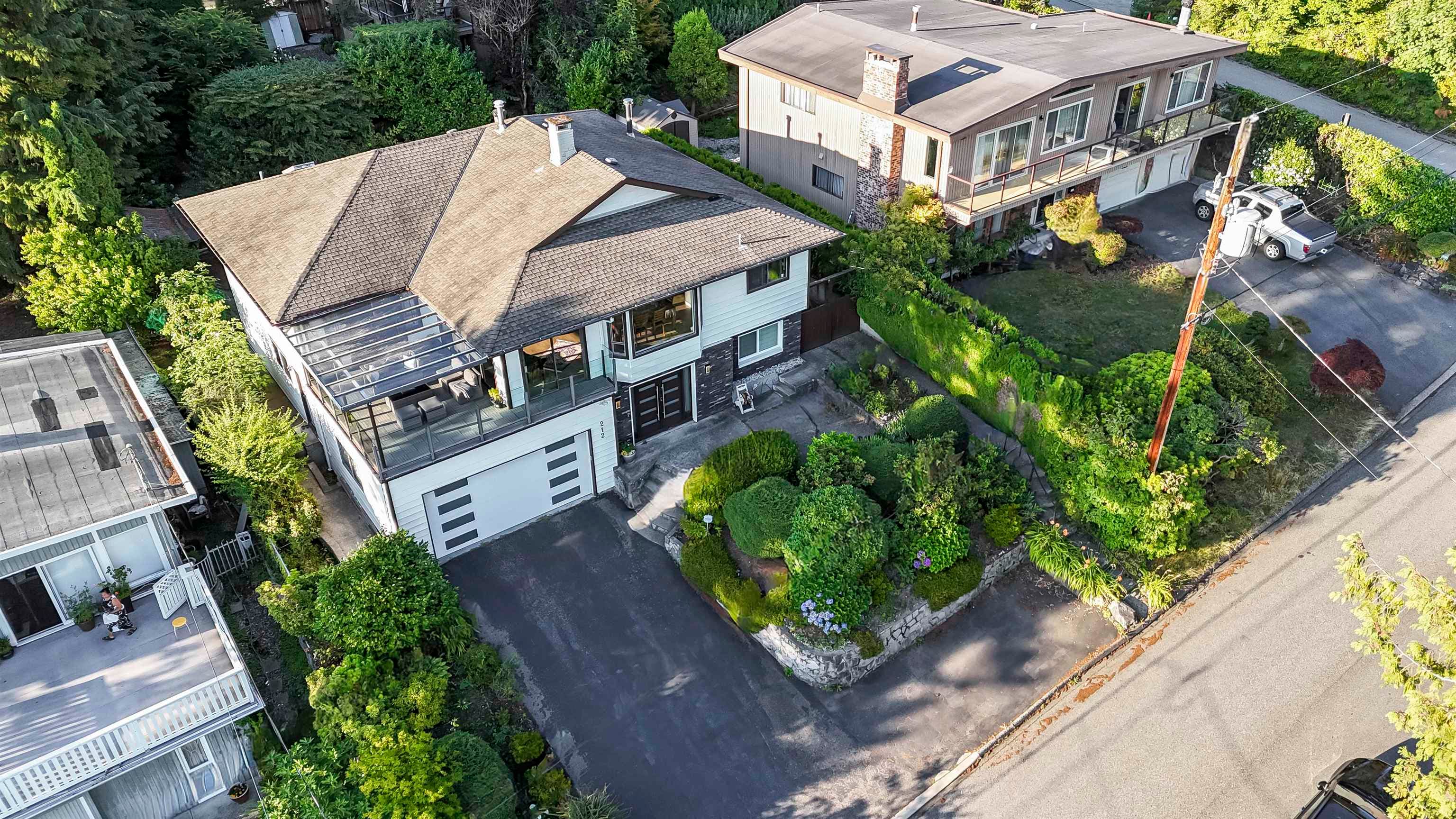 212 W Balmoral Road, North Vancouver, V7N 2T8 — photo 1