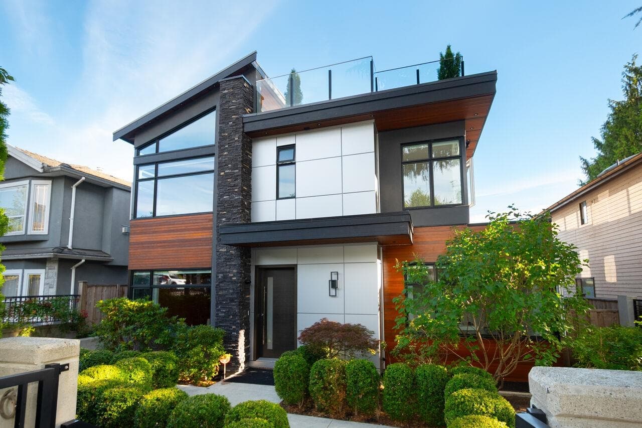 136 E 61st Avenue, Vancouver, V5X 2B4 — photo 1