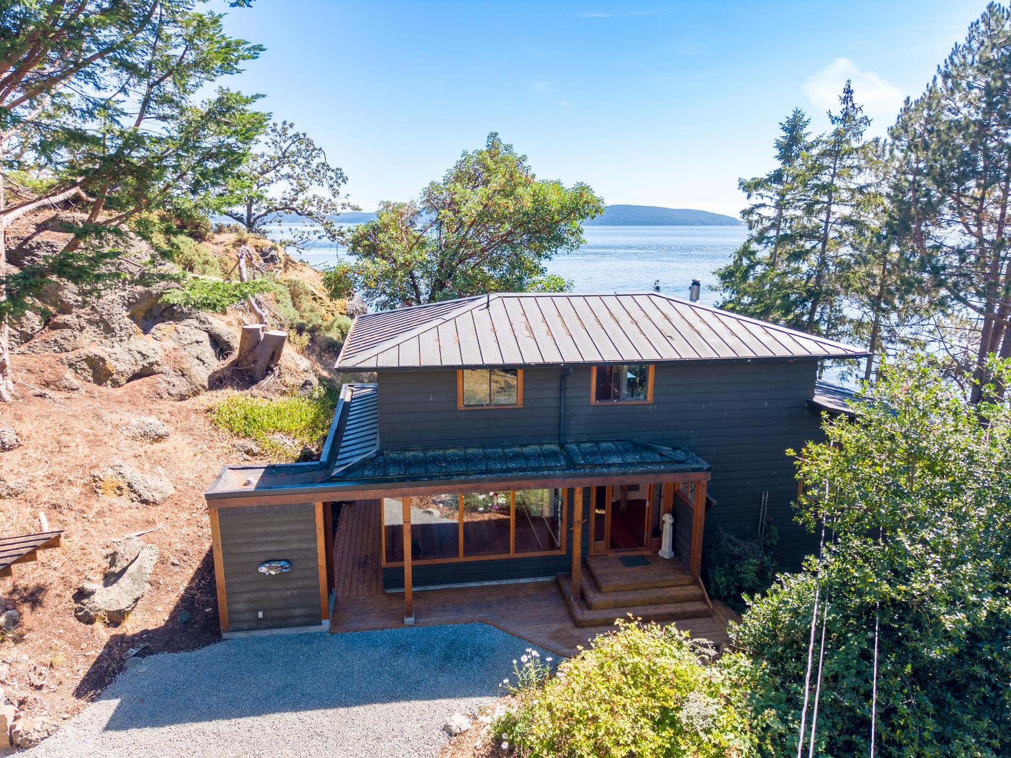 9919 Southlands Drive, Pender Island, V0N 2M3 — photo 1