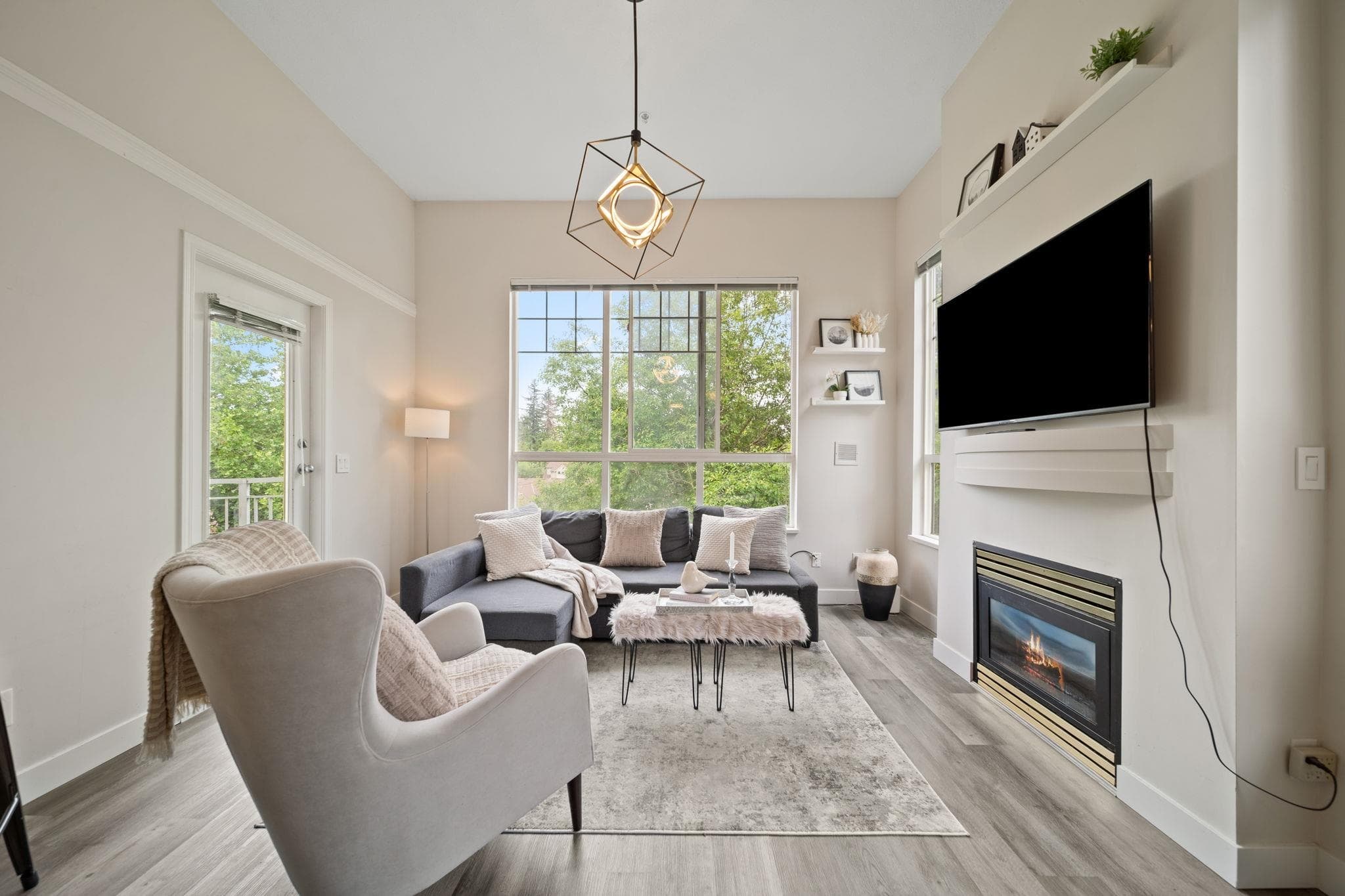 404 - 10186 155 Street, Surrey, V3R 0R6 — photo 2