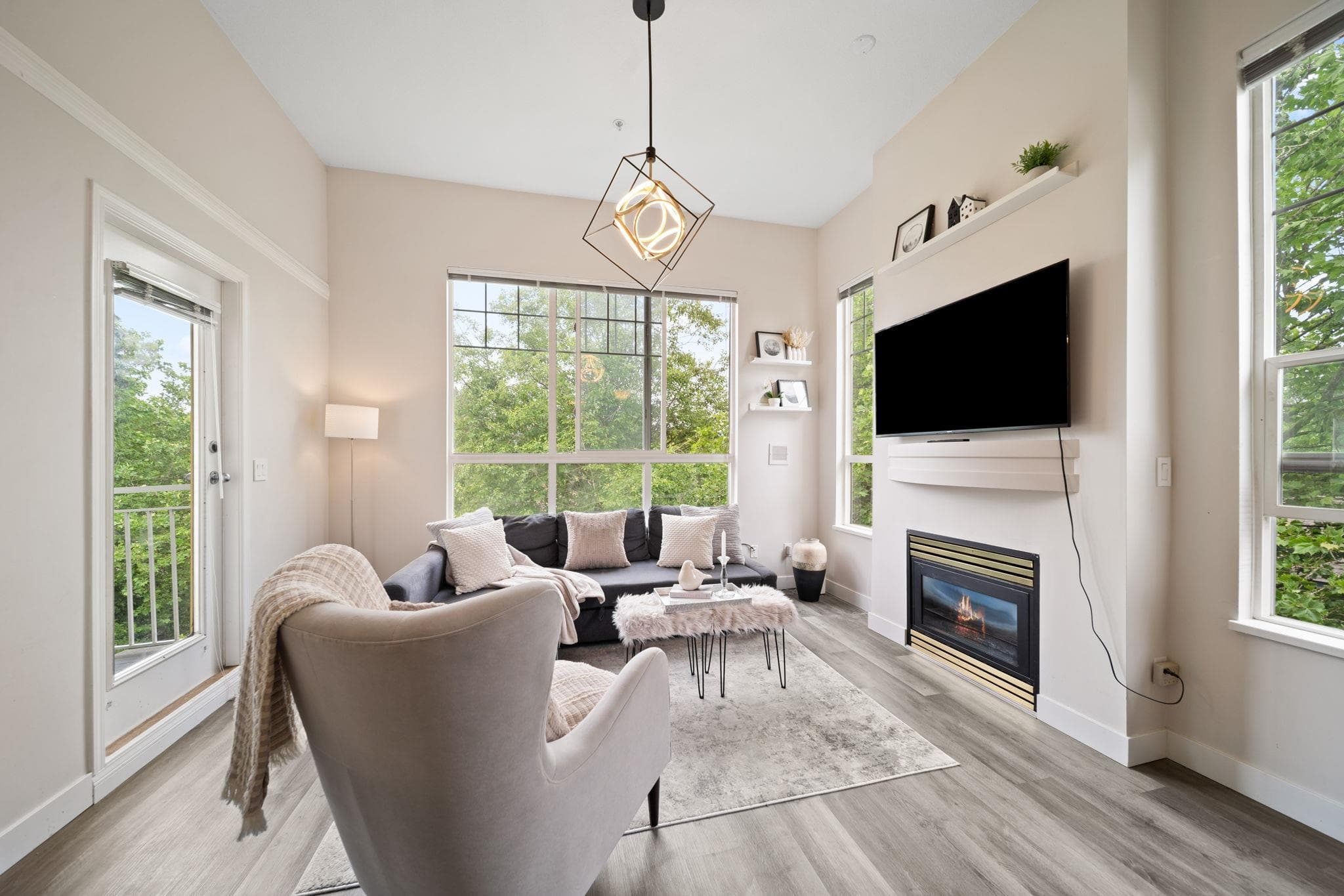 404 - 10186 155 Street, Surrey, V3R 0R6 — photo 3