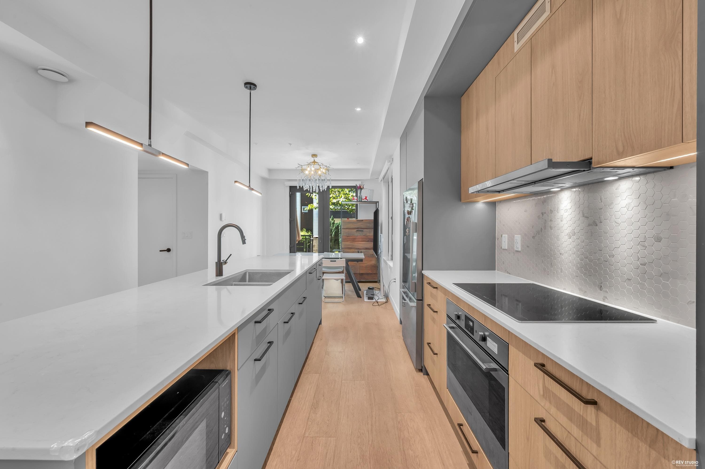 404 - 606 Foster Avenue, Coquitlam