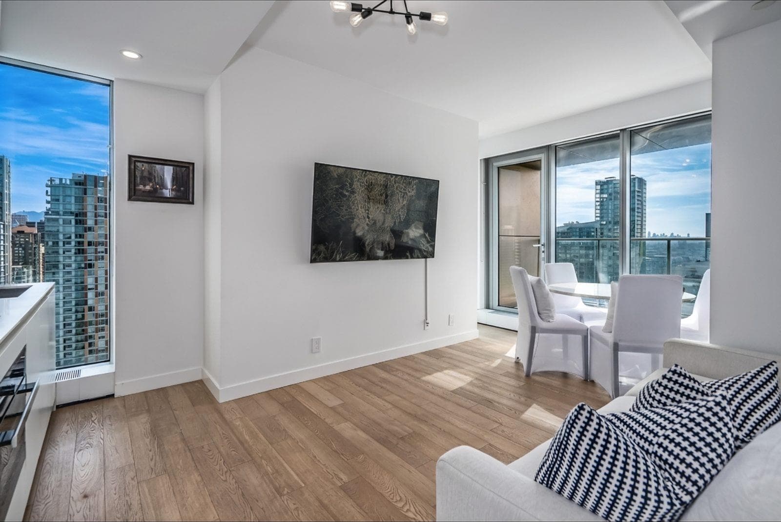 3307 - 1480 Howe Street, Vancouver, V6Z 0G5 — photo 4