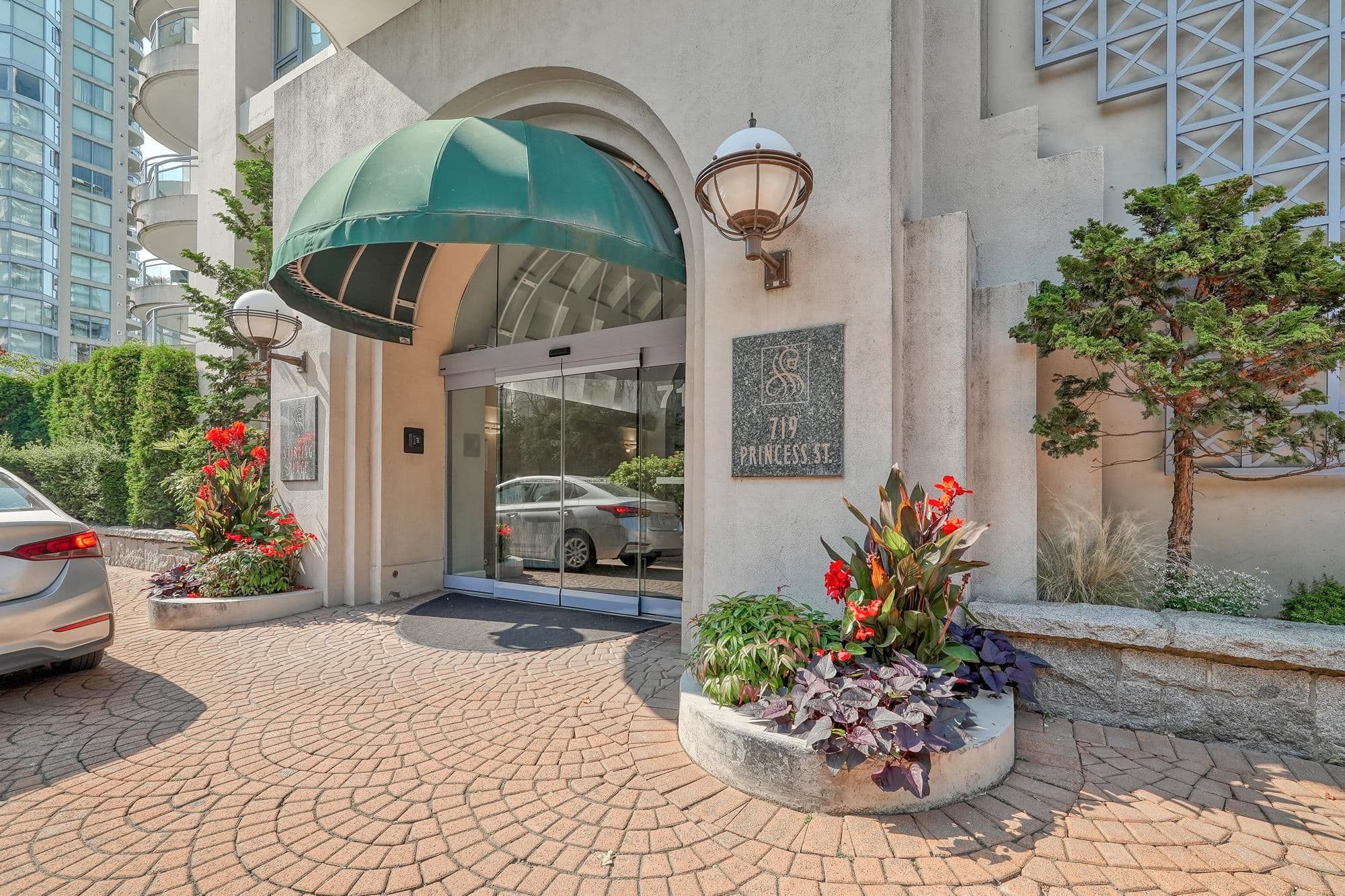 803 - 719 Princess Street, New Westminster, V3M 6T9 — photo 1
