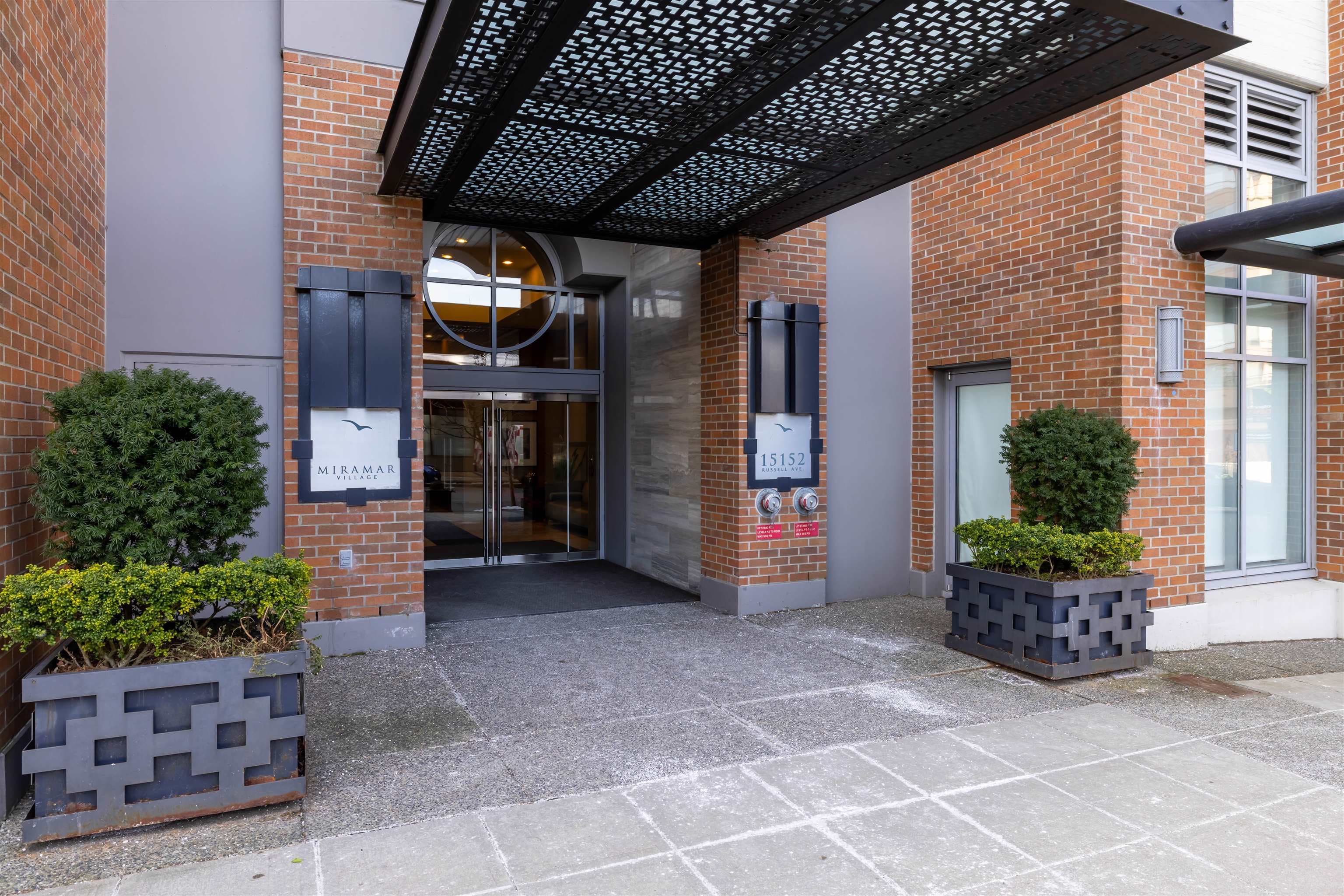 204 - 15152 Russell Avenue, White Rock, V4B 0A3 — photo 2