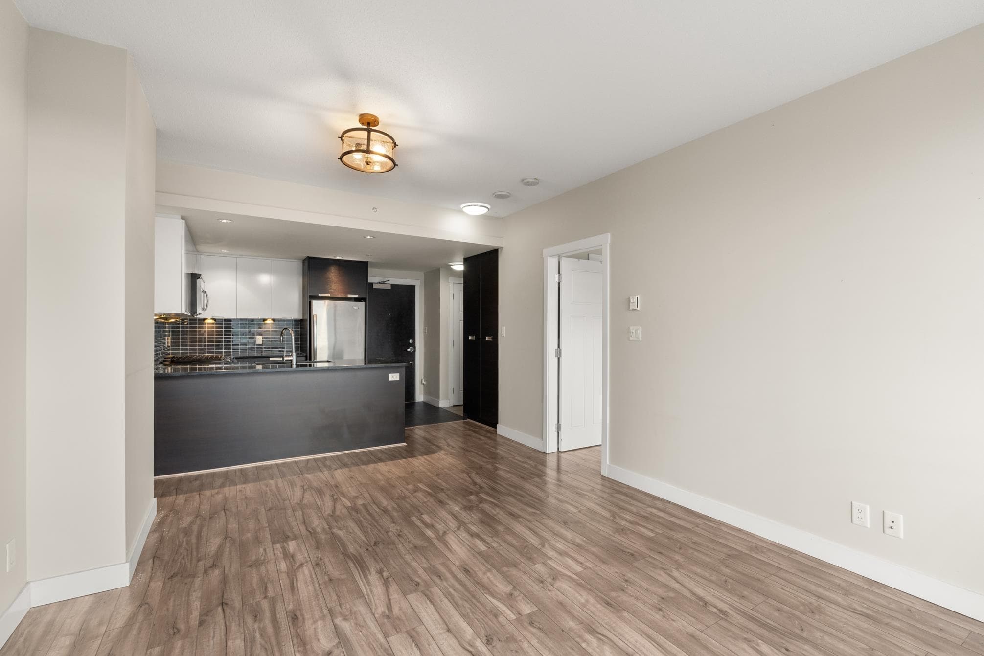 802 - 2968 Glen Drive, Coquitlam, V3B 0C4 — photo 2