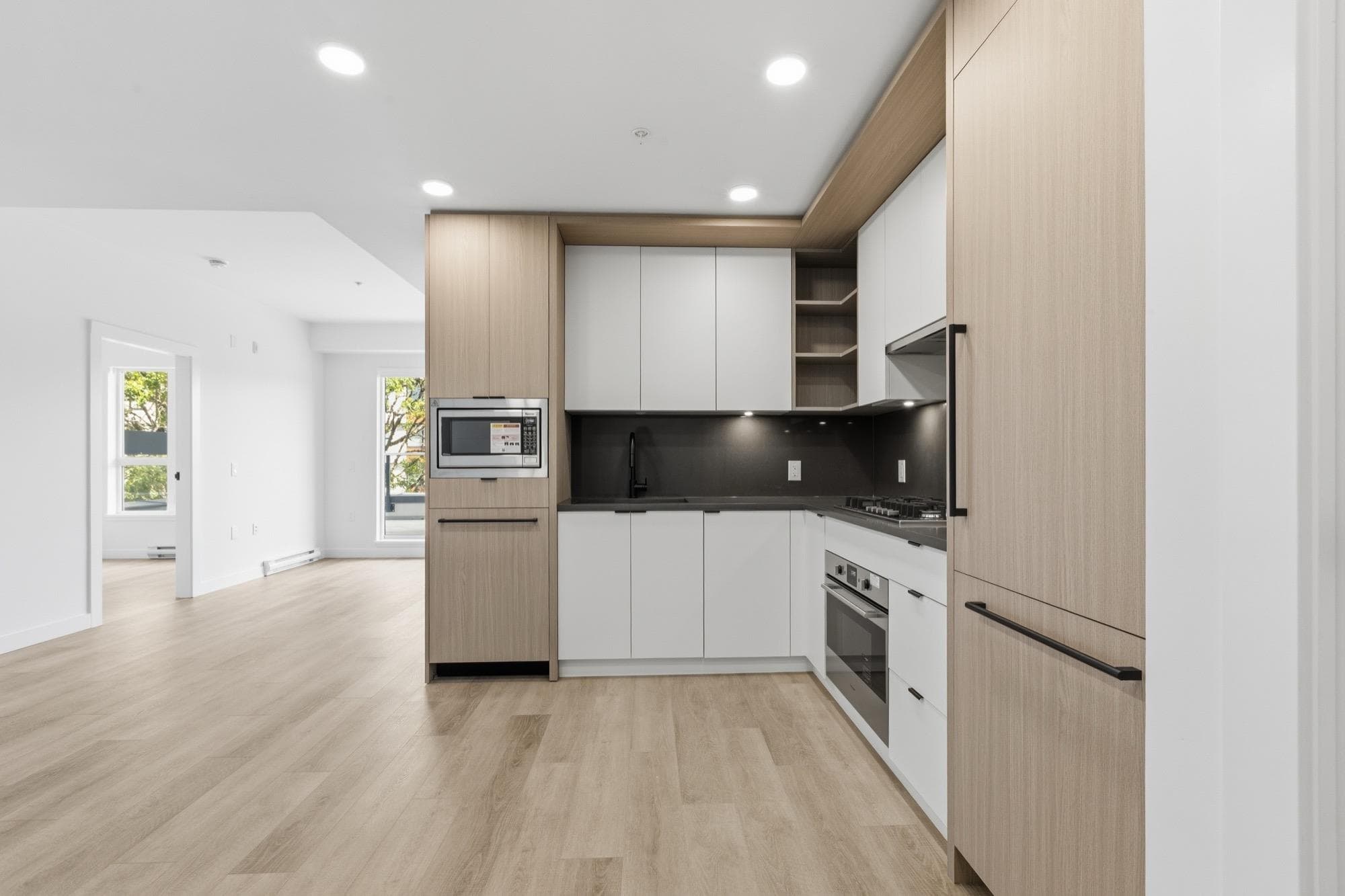 403 - 2268 E Broadway, Vancouver, V5N 0L2 — photo 3