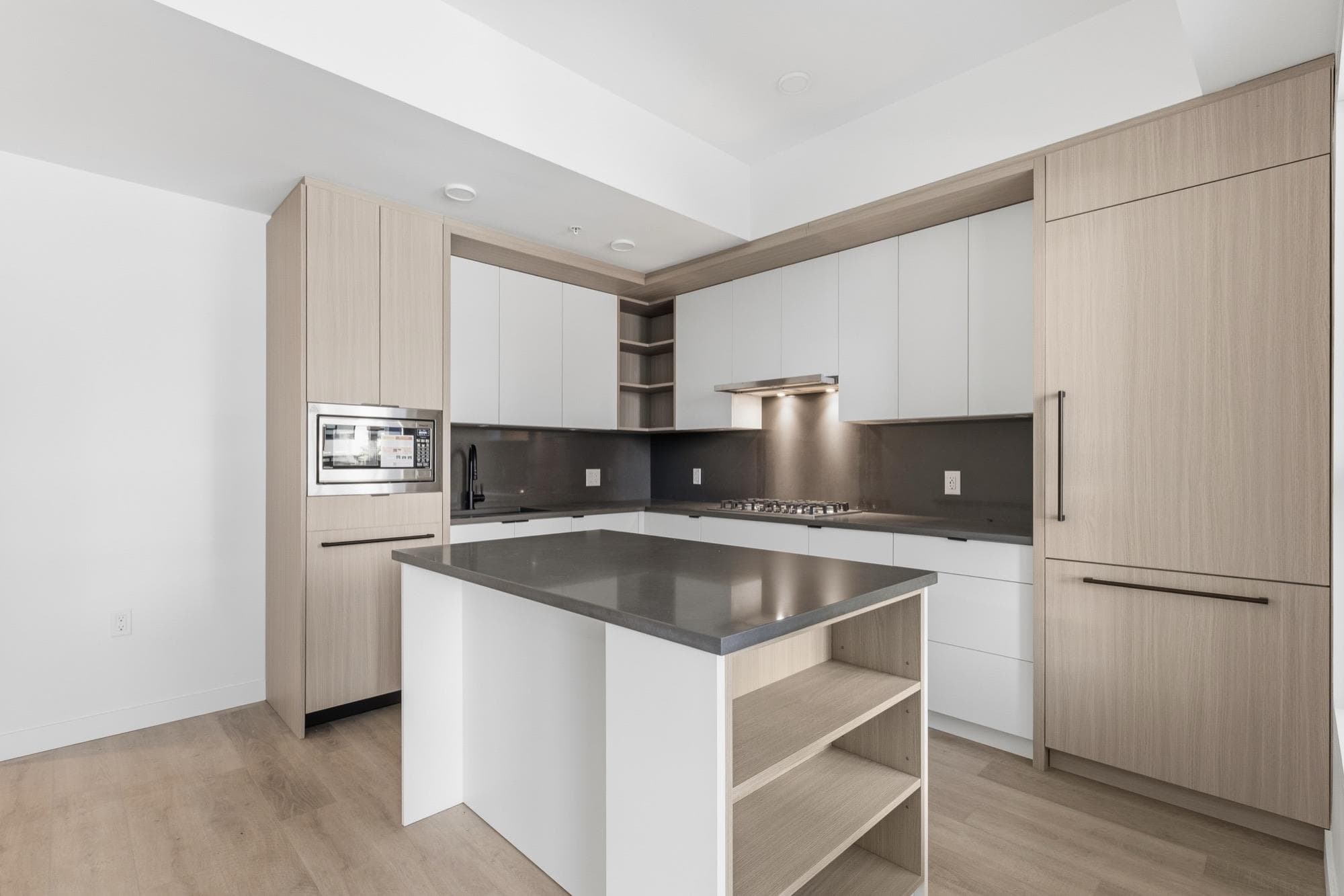 102 - 2268 E Broadway, Vancouver, V5N 0L2 — photo 2