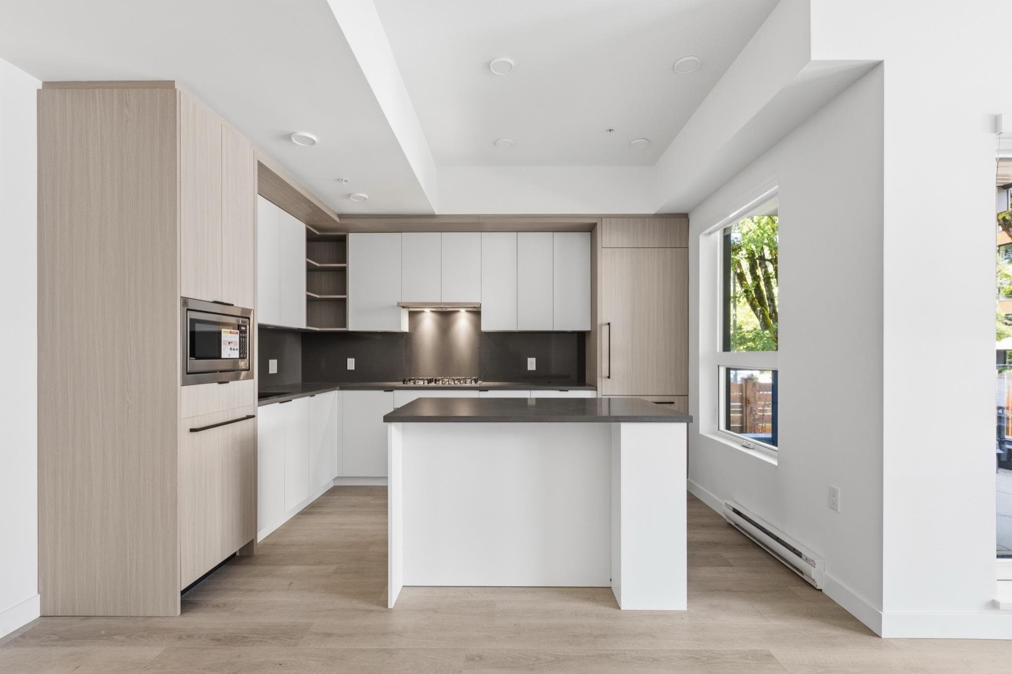 102 - 2268 E Broadway, Vancouver, V5N 0L2 — photo 1