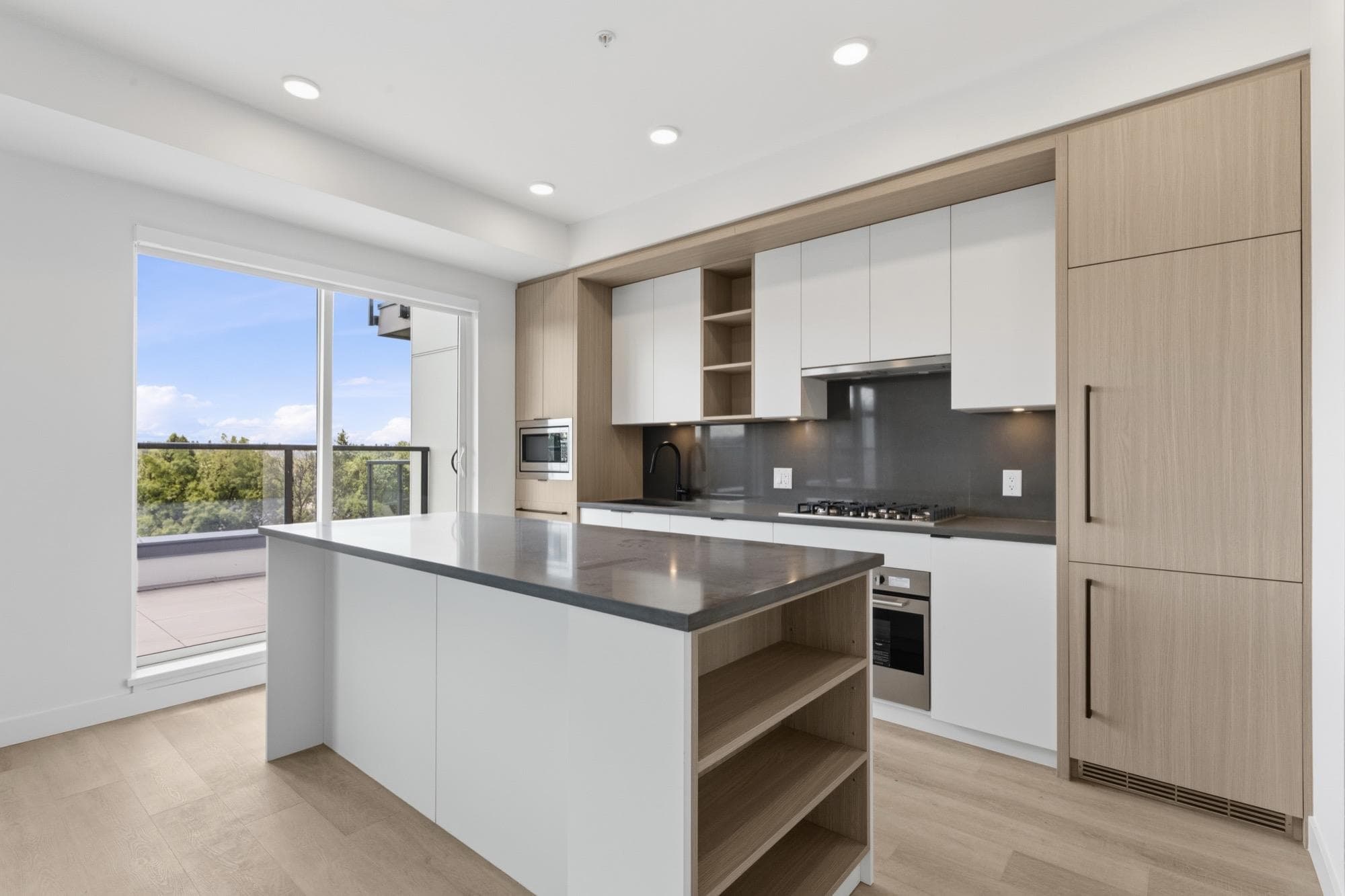 501 - 2268 E Broadway, Vancouver, V5N 0L2 — photo 2