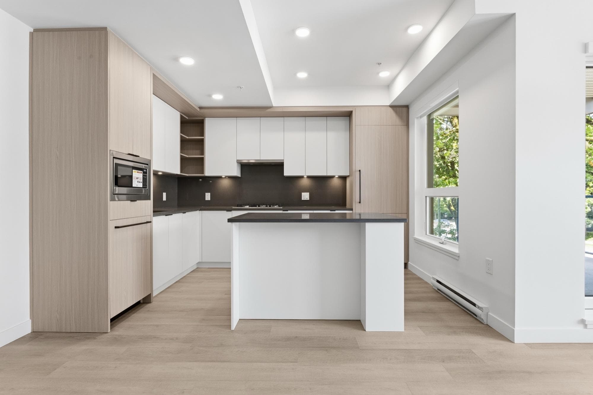 203 - 2268 E Broadway, Vancouver, V5N 0L2 — photo 3