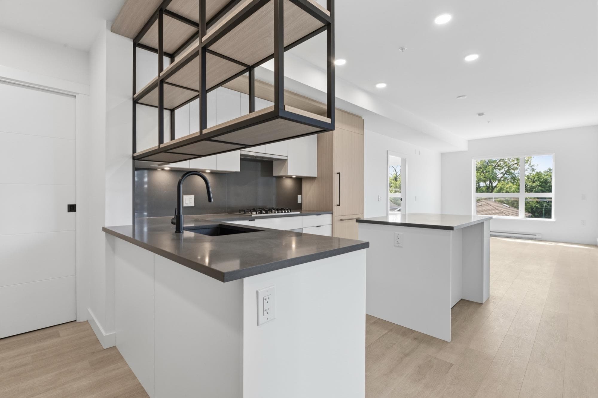 302 - 2268 E Broadway, Vancouver, V5N 0L2 — photo 3