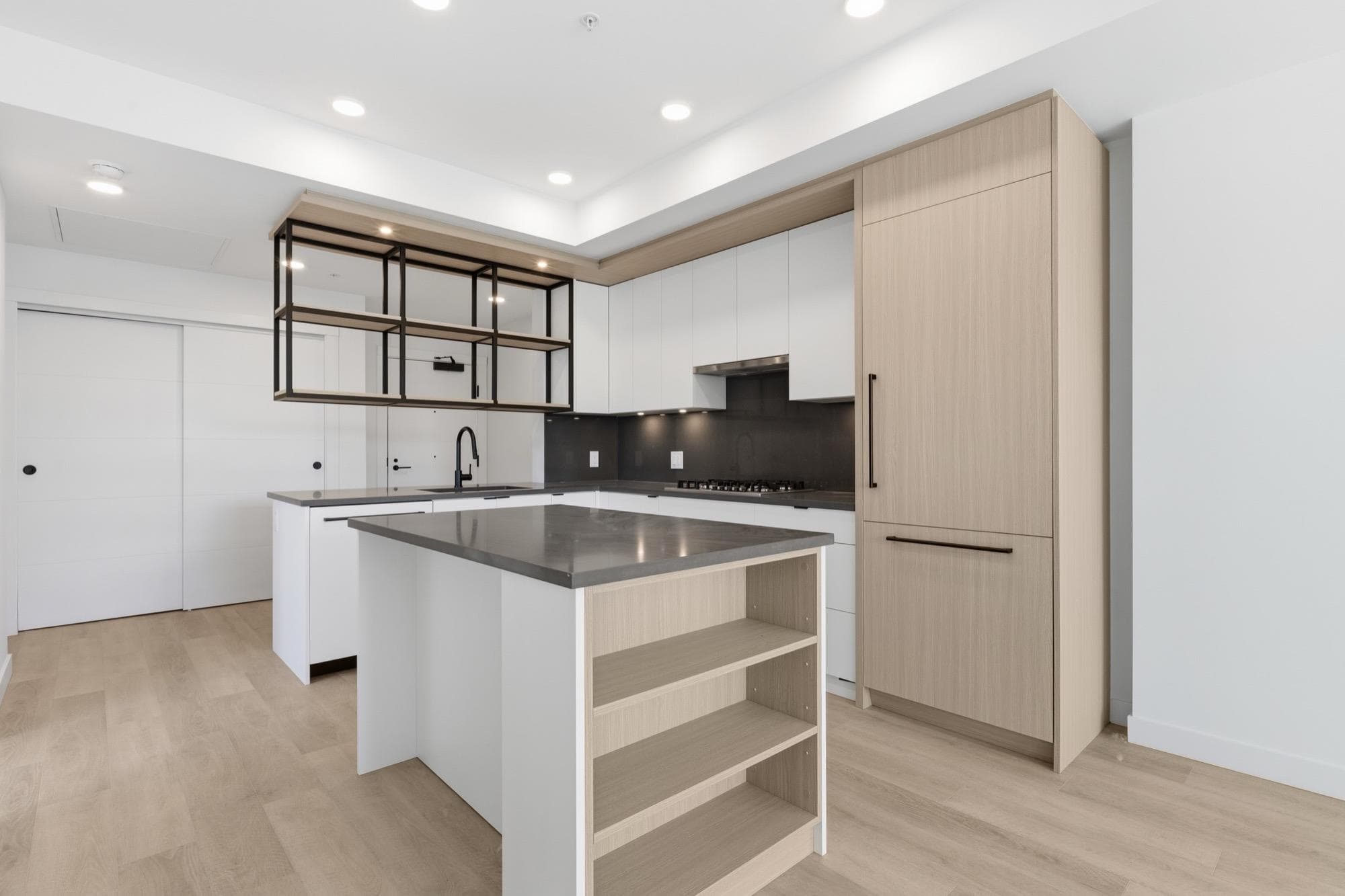 302 - 2268 E Broadway, Vancouver, V5N 0L2 — photo 1