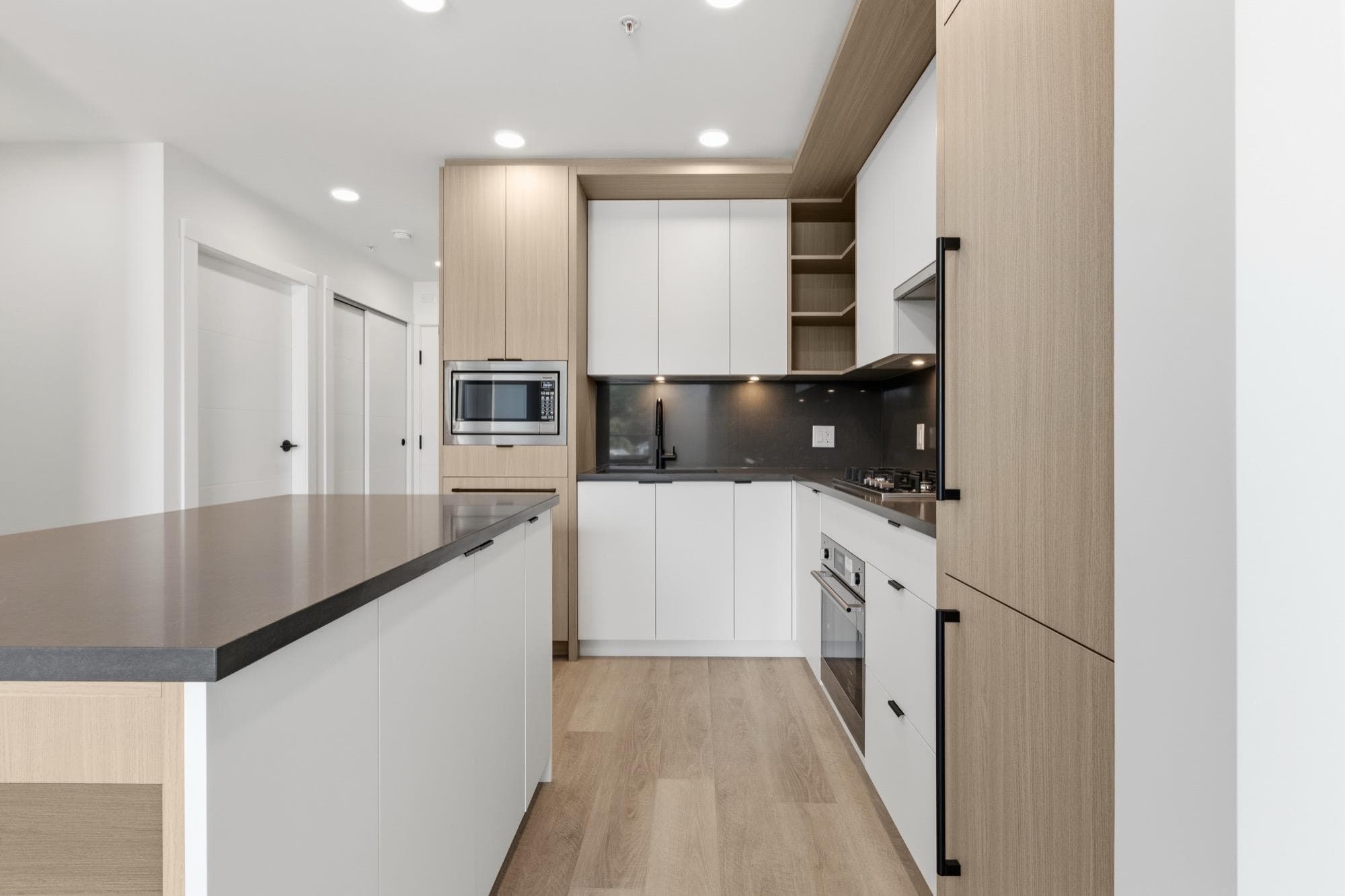 504 - 2268 E Broadway, Vancouver, V5N 0L2 — photo 3