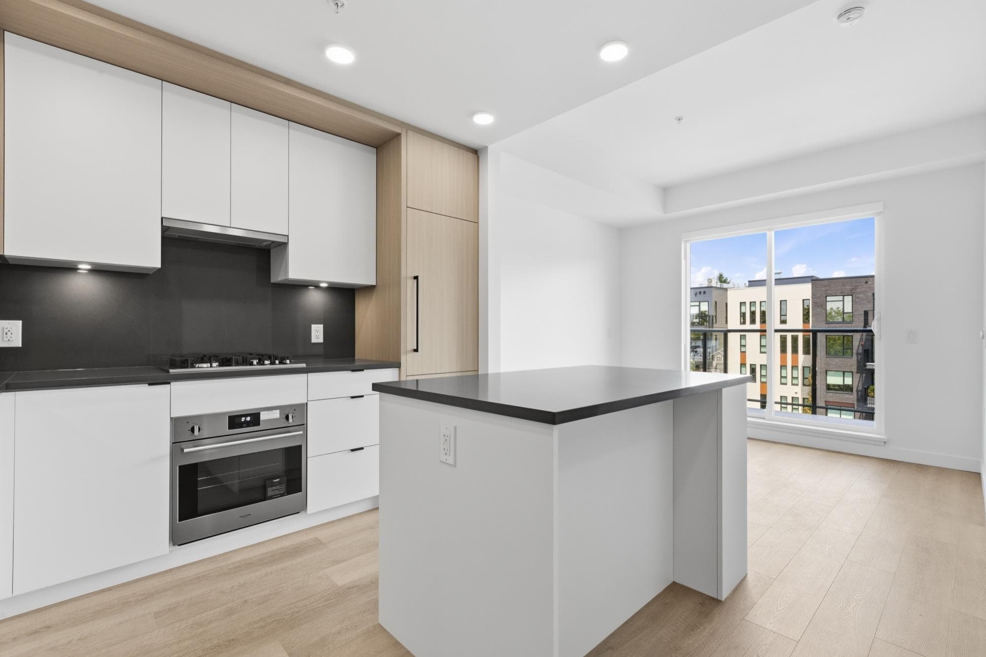 504 - 2268 E Broadway, Vancouver, V5N 0L2 — photo 1