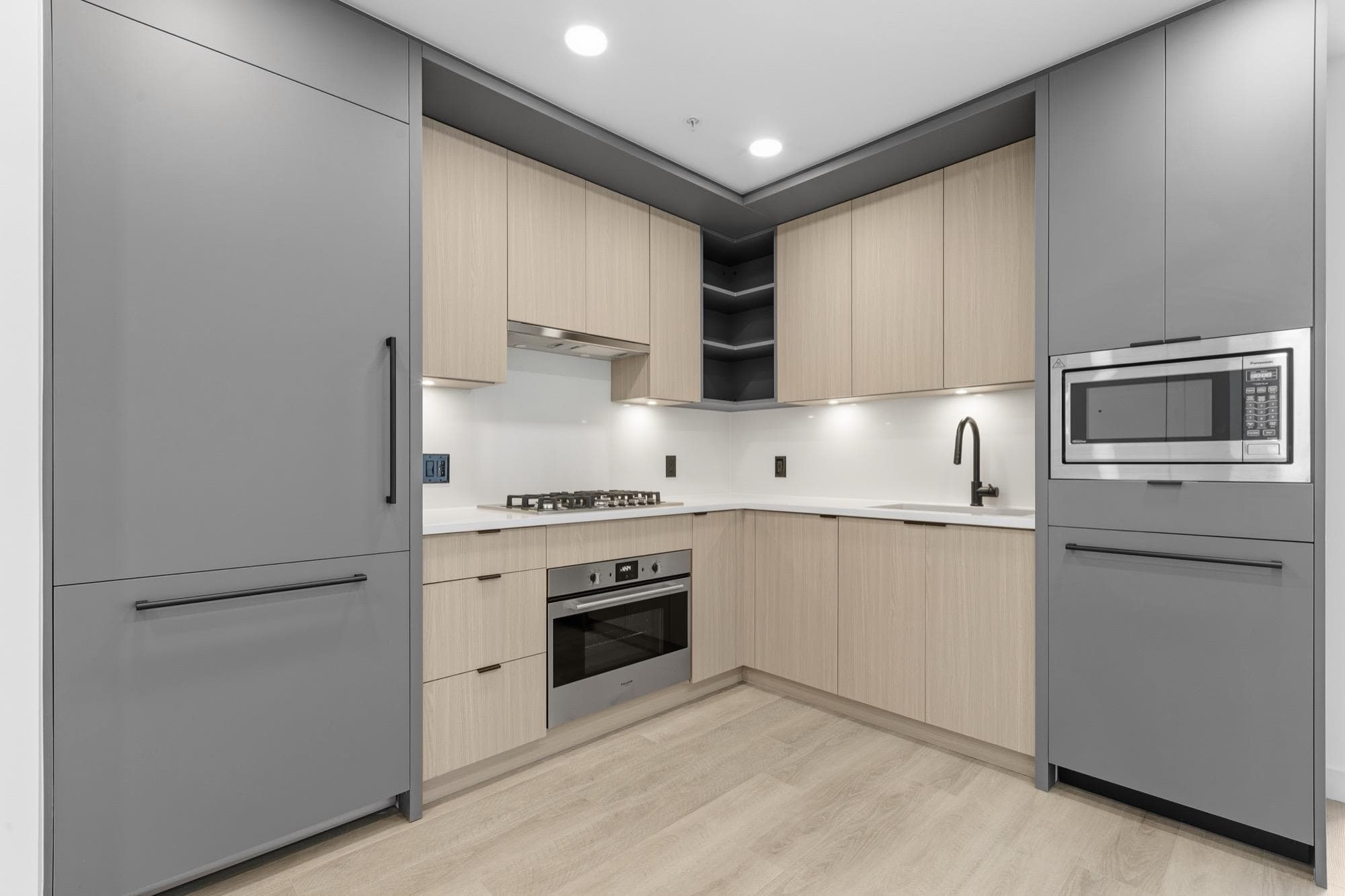 507 - 2268 E Broadway, Vancouver, V5N 0L2 — photo 1