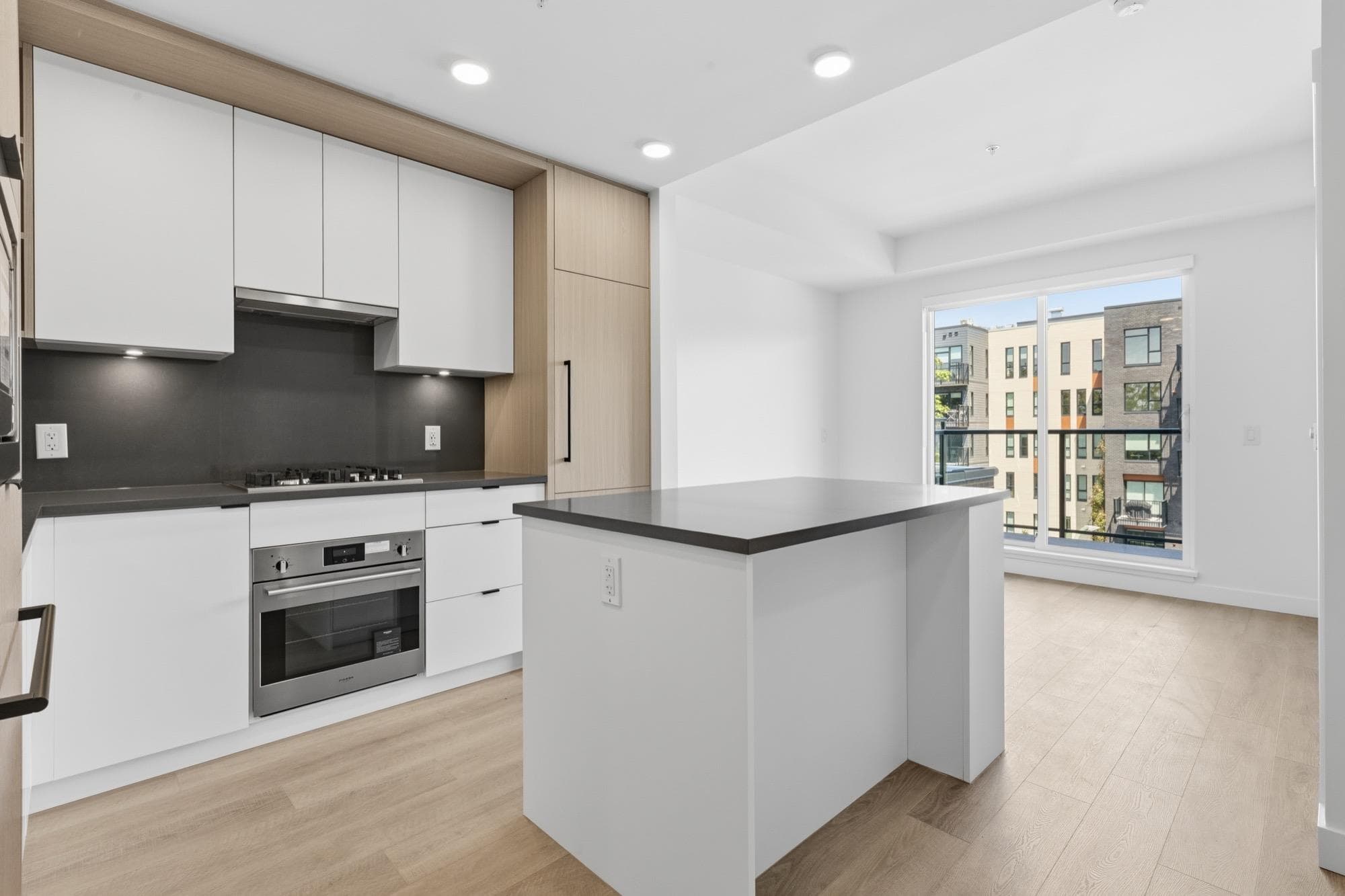 404 - 2268 E Broadway, Vancouver, V5N 0L2 — photo 1