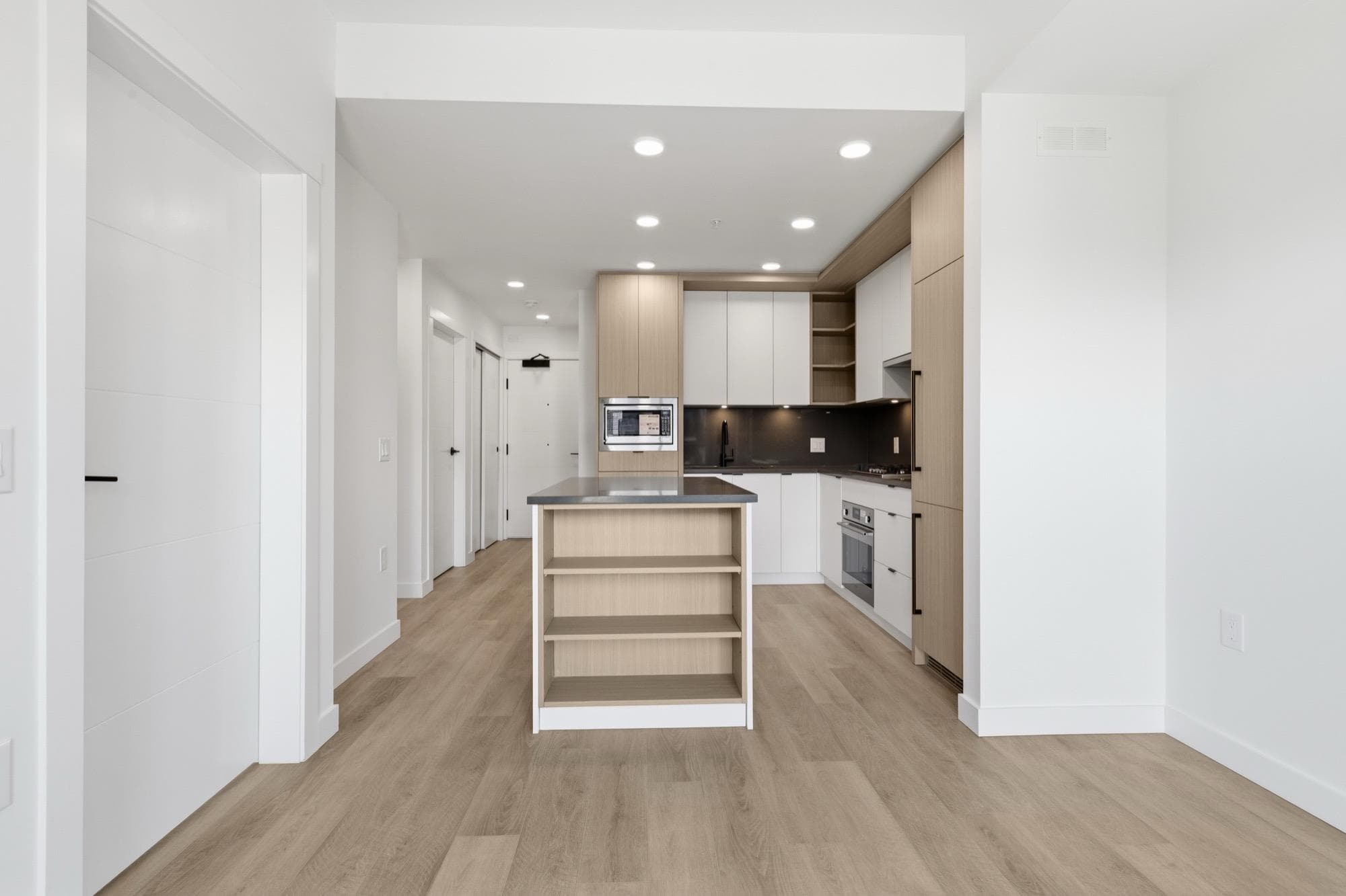404 - 2268 E Broadway, Vancouver, V5N 0L2 — photo 4