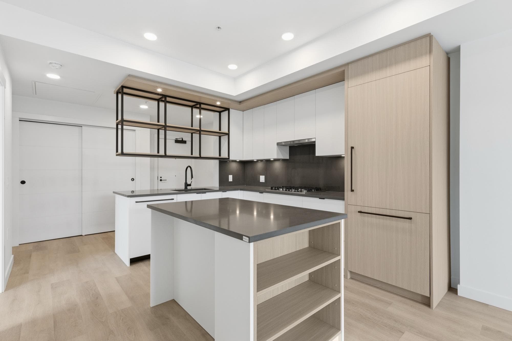 202 - 2268 E Broadway, Vancouver, V5N 0L2 — photo 1