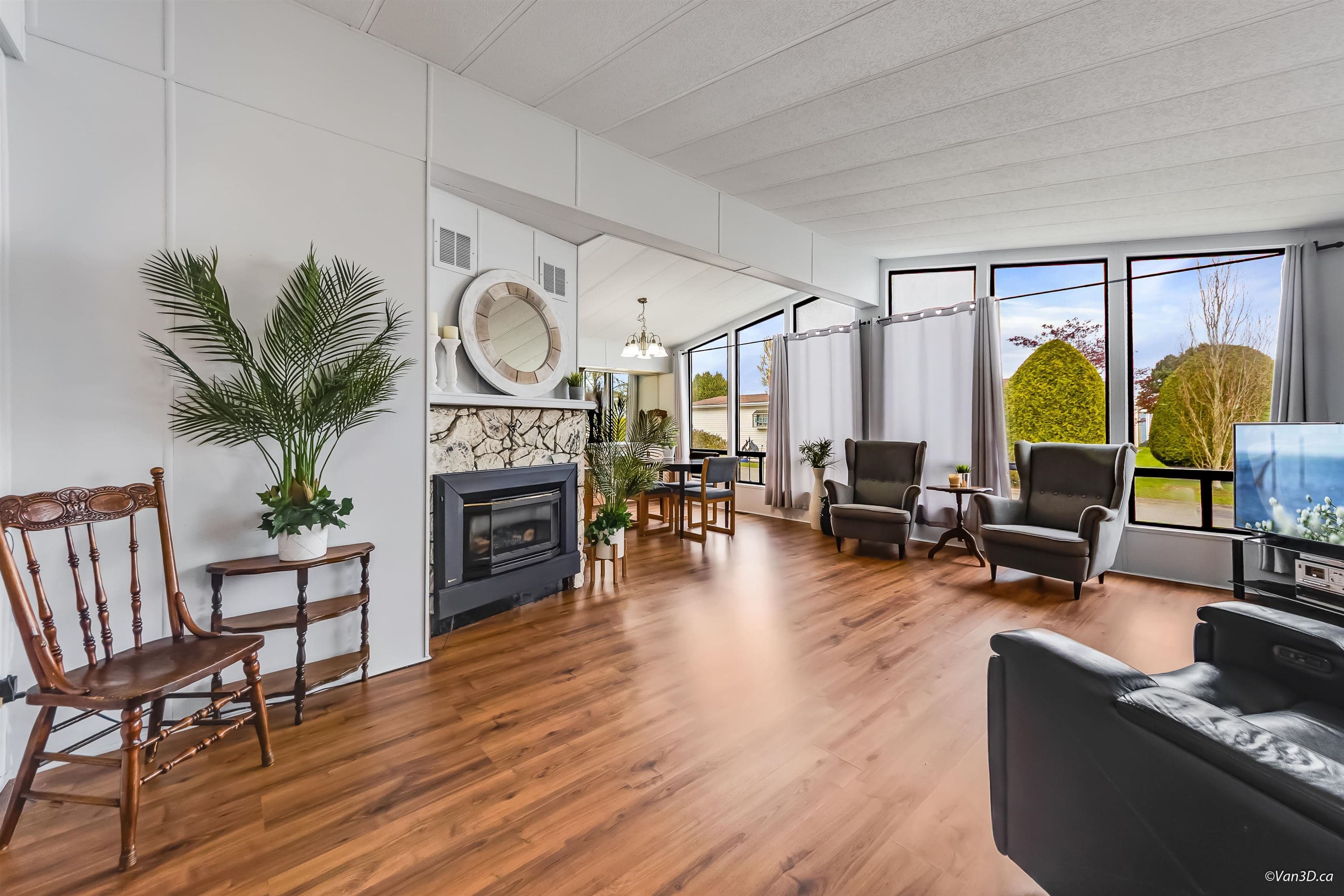 18 - 2120 King George Boulevard, Surrey, V4A 6Y8 — photo 2