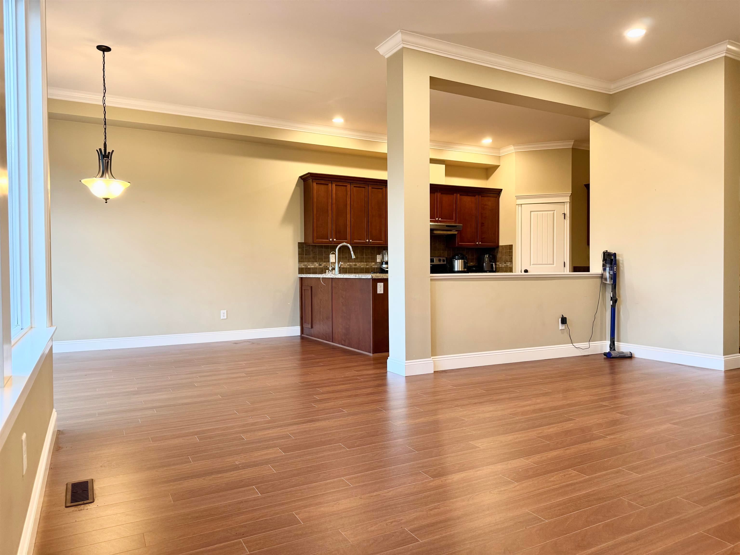 1664 King George Boulevard, Surrey, V4A 4Z8 — photo 3