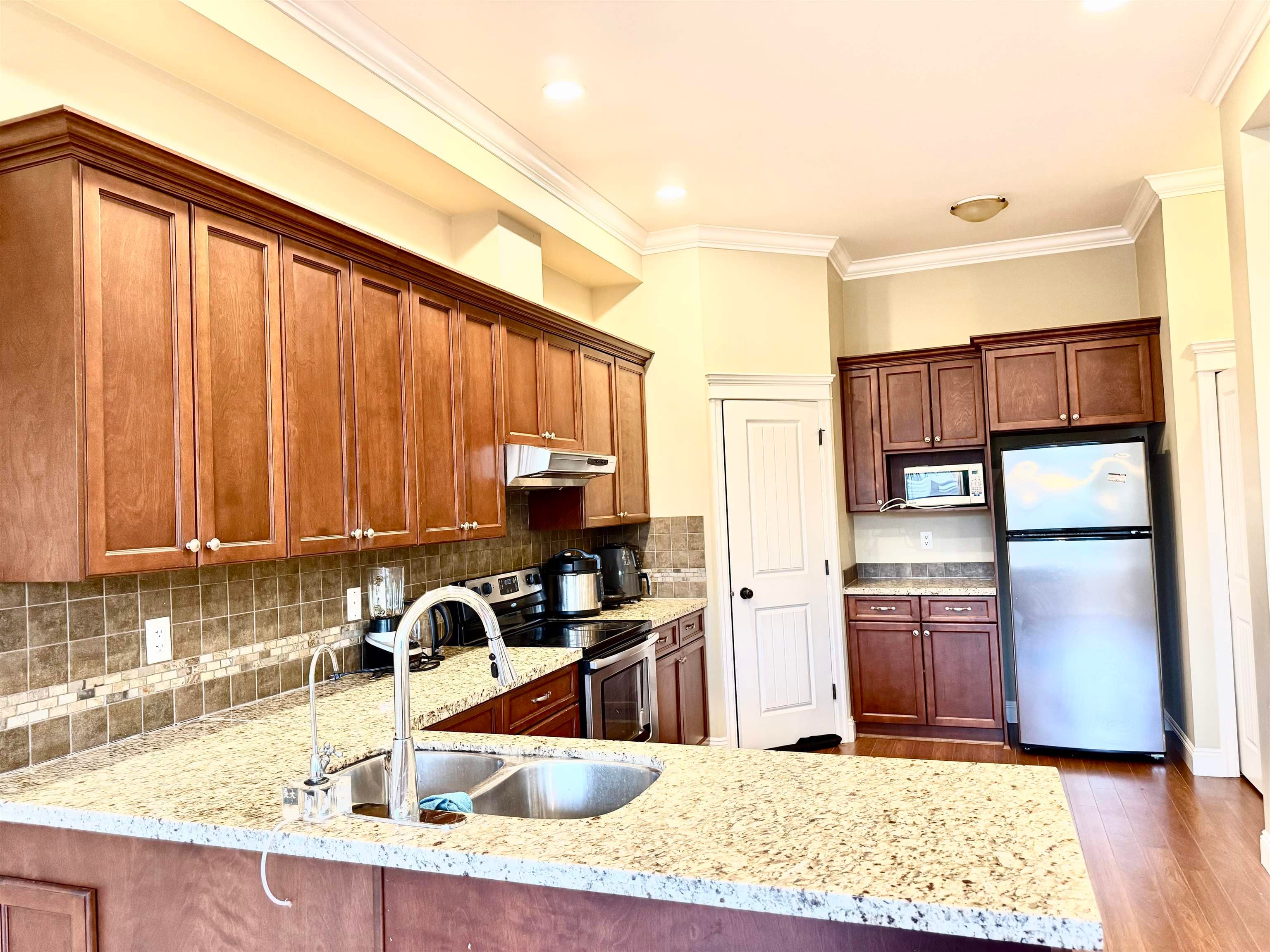 1664 King George Boulevard, Surrey, V4A 4Z8 — photo 5