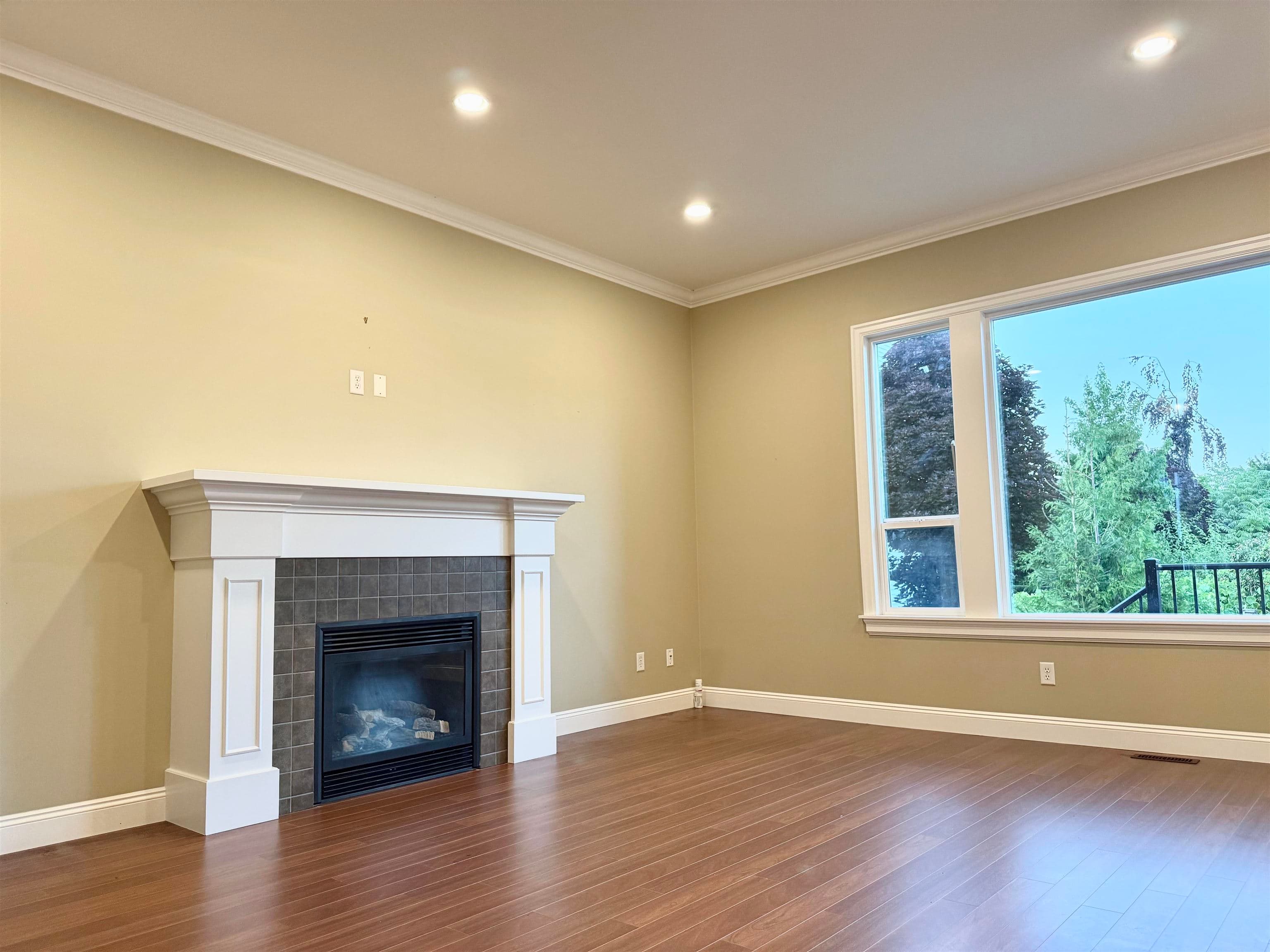 1664 King George Boulevard, Surrey, V4A 4Z8 — photo 4