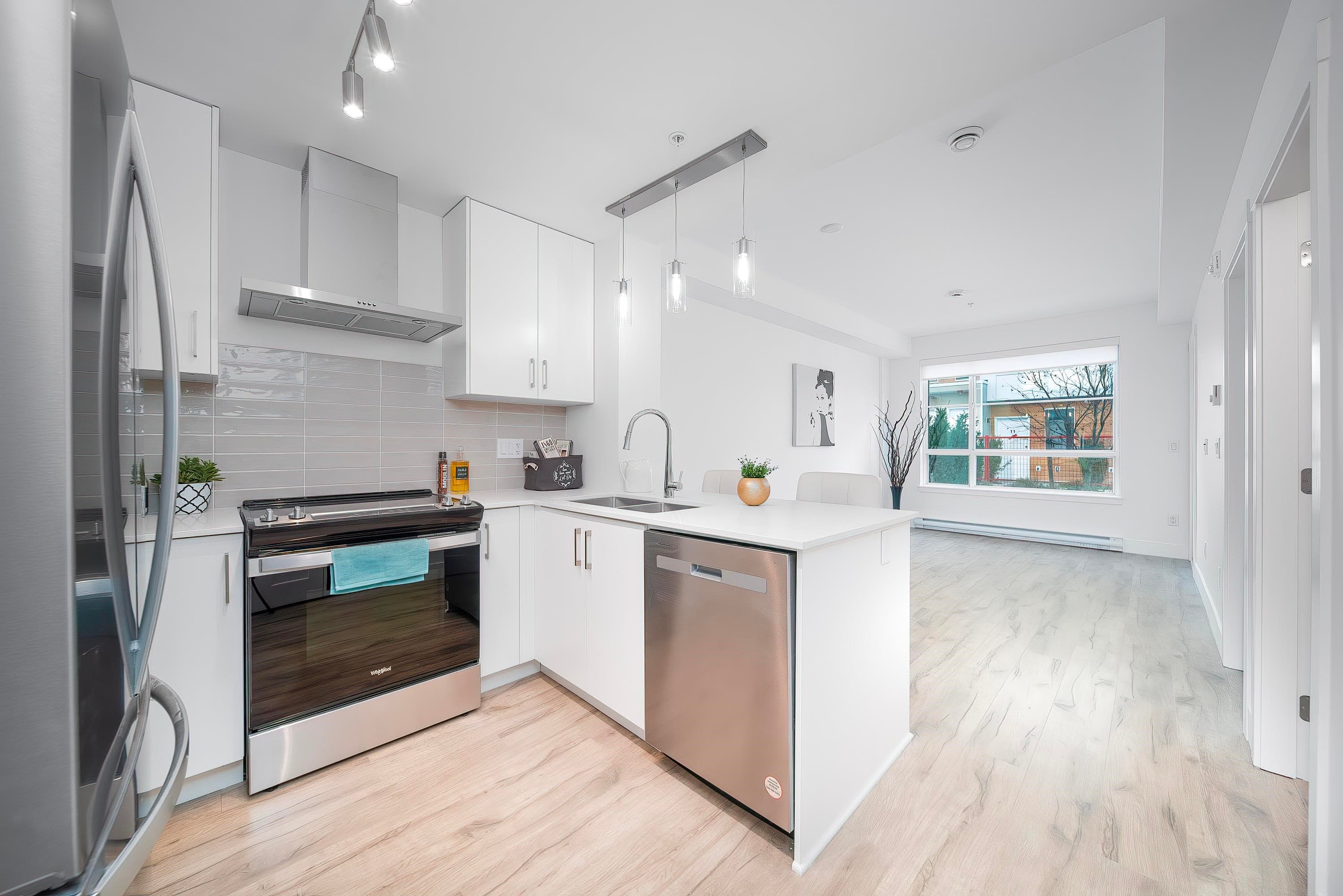 116 - 6338 King George Boulevard, Surrey, V3X 0L4 — photo 1