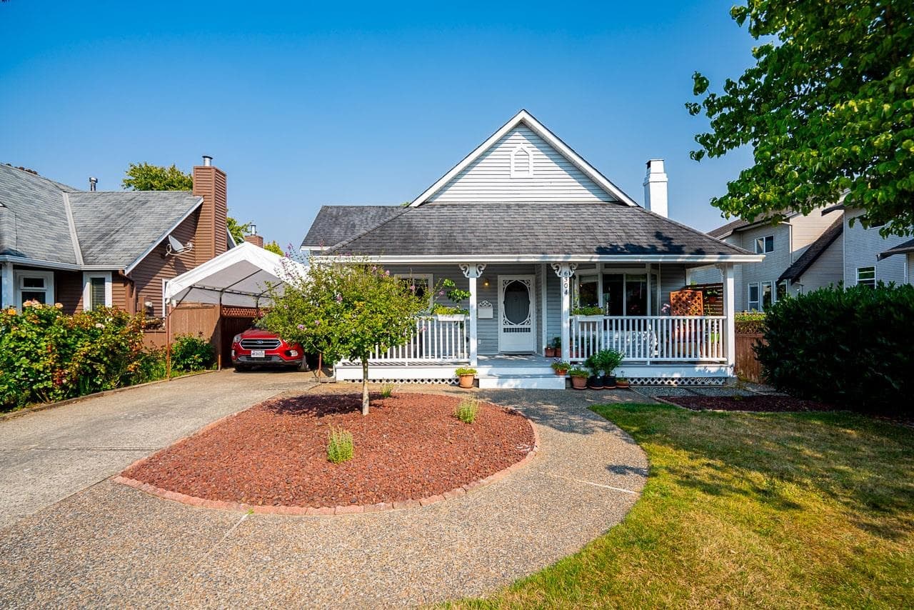 6304 135a Street, Surrey, V3X 1J7 — photo 2