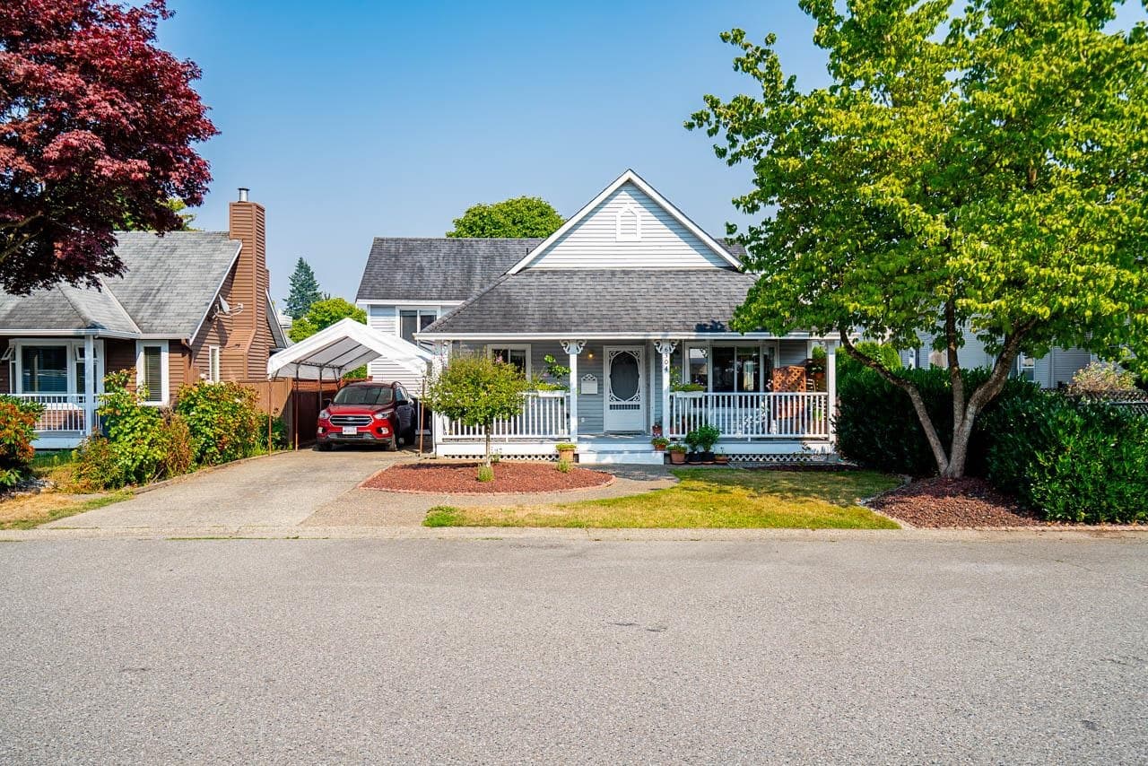 6304 135a Street, Surrey, V3X 1J7 — photo 1