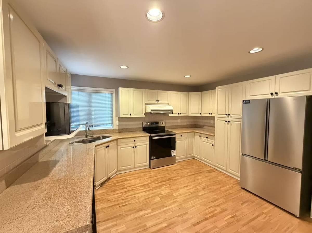 10177 107a St, Surrey, V4N 4N6 — photo 2