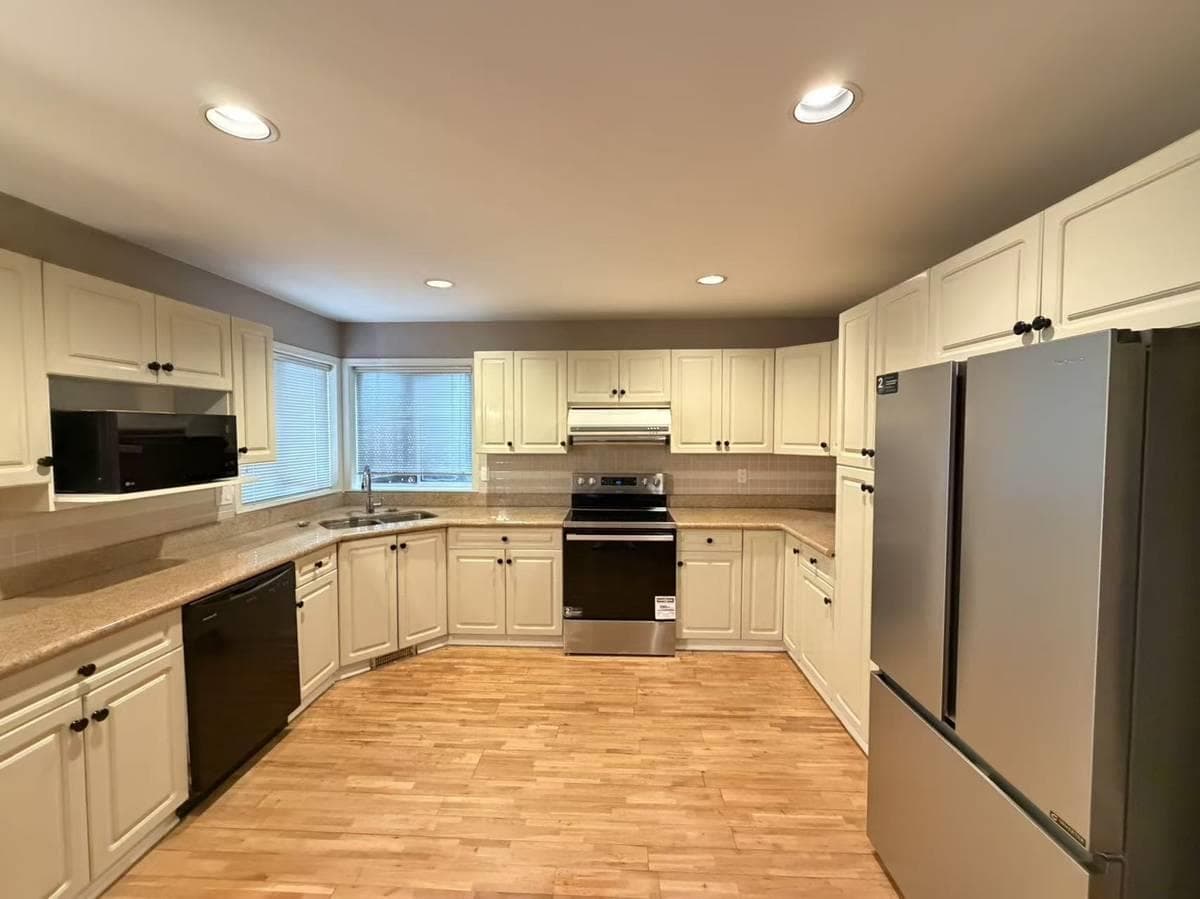 10177 107a St, Surrey