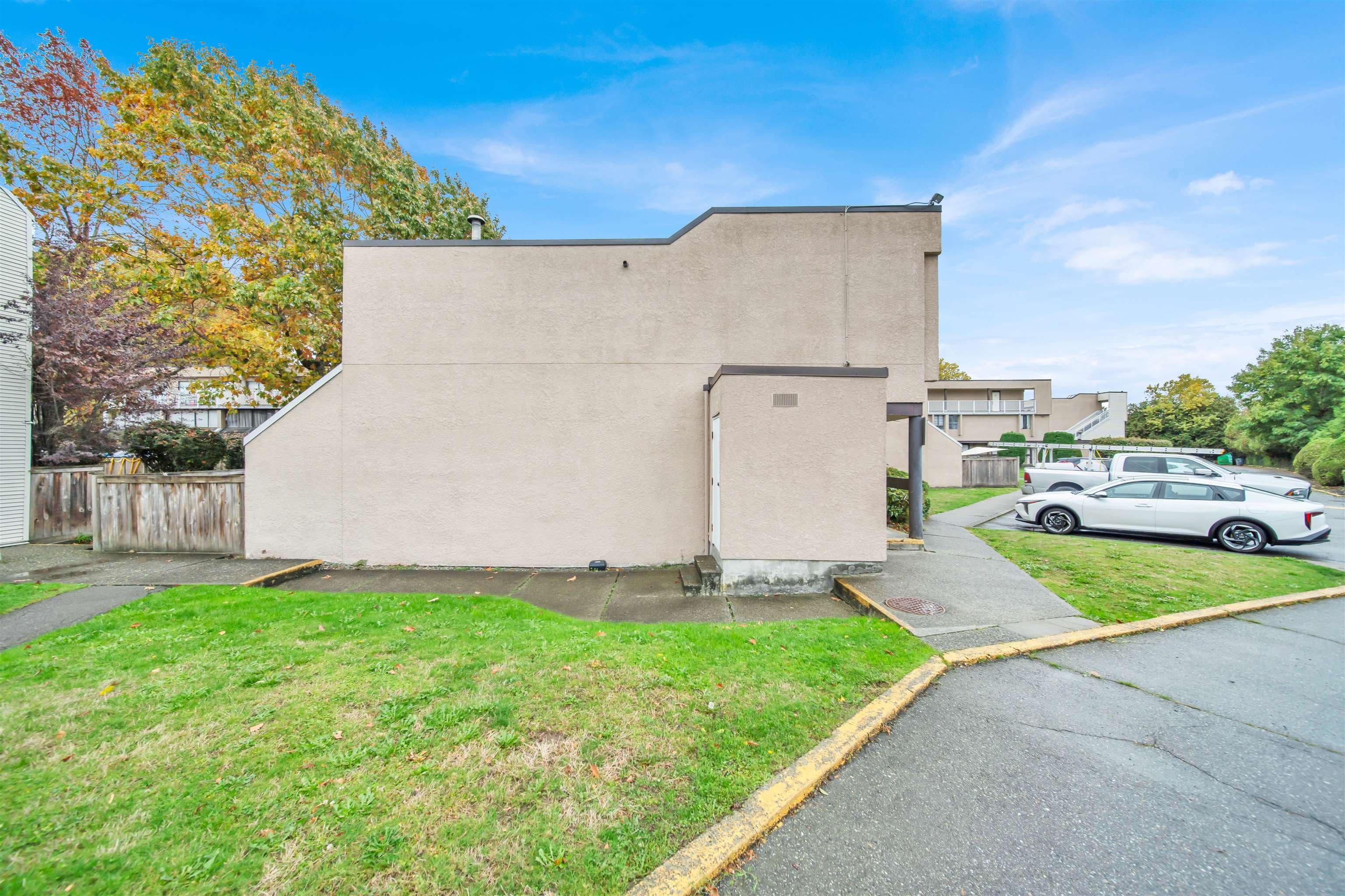 28 - 17702 60 Avenue, Surrey, V3S 1V2 — photo 2