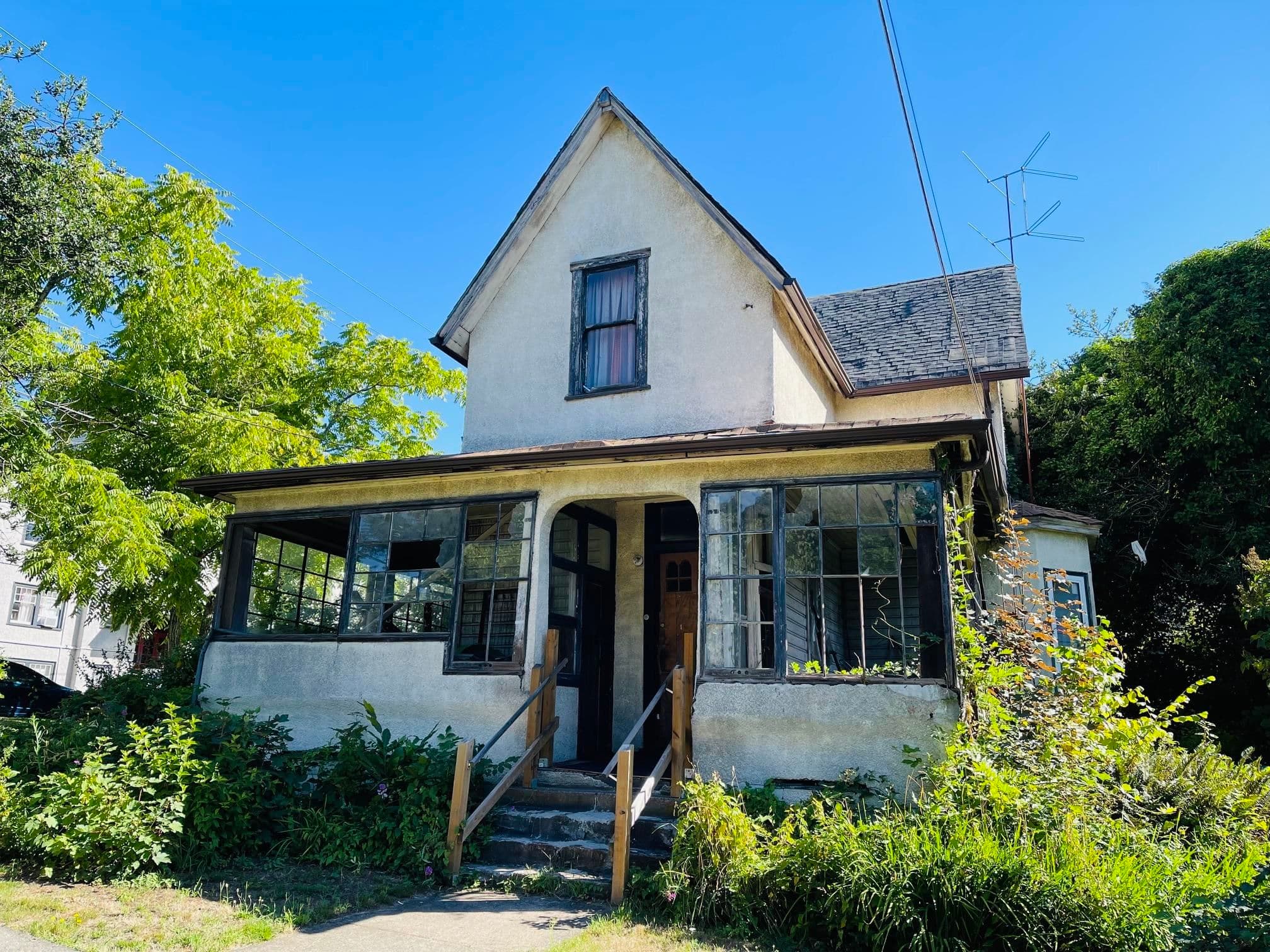 239 Fourth Street, New Westminster