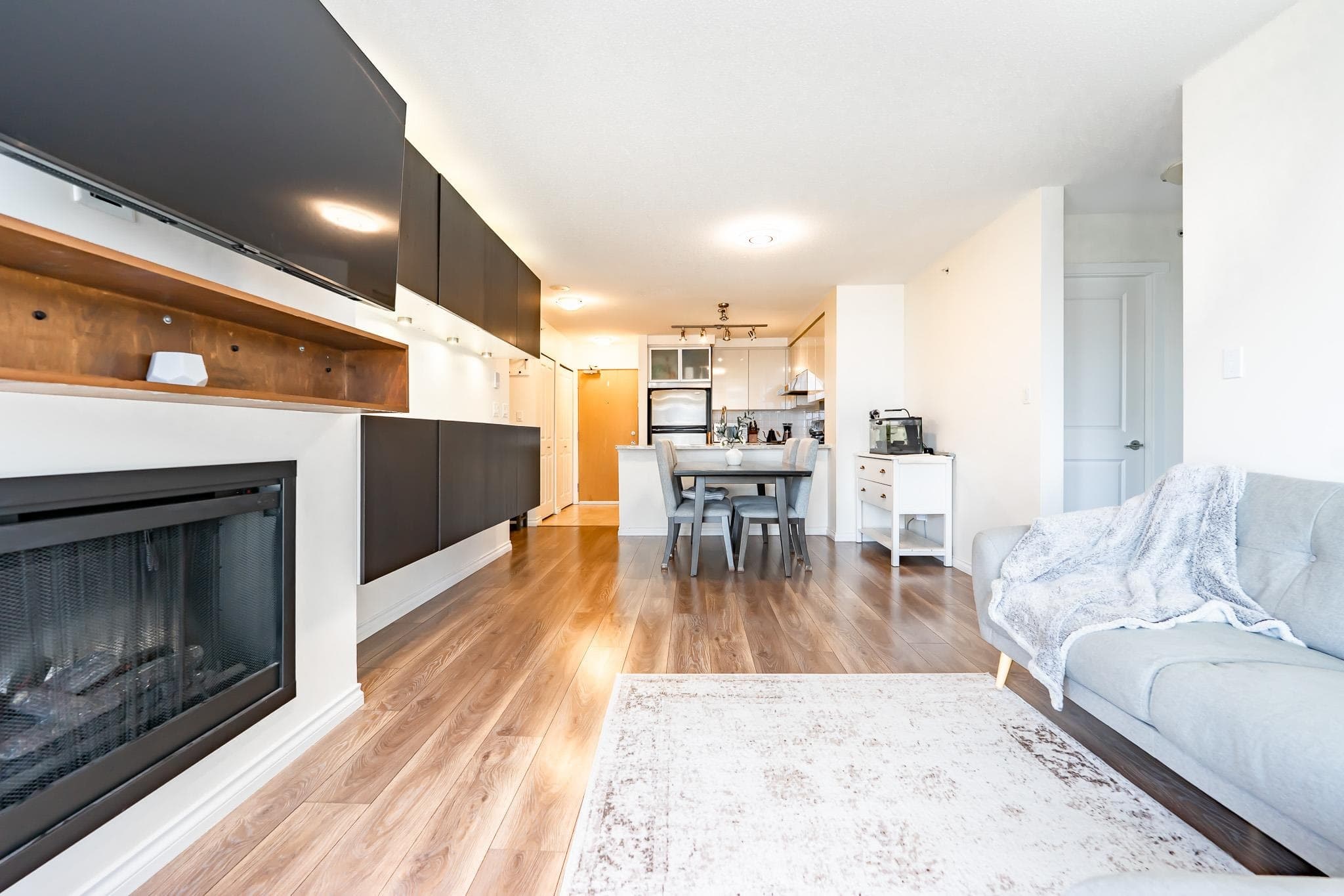 2703 - 2289 Yukon Crescent, Burnaby, V5C 0B2 — photo 5