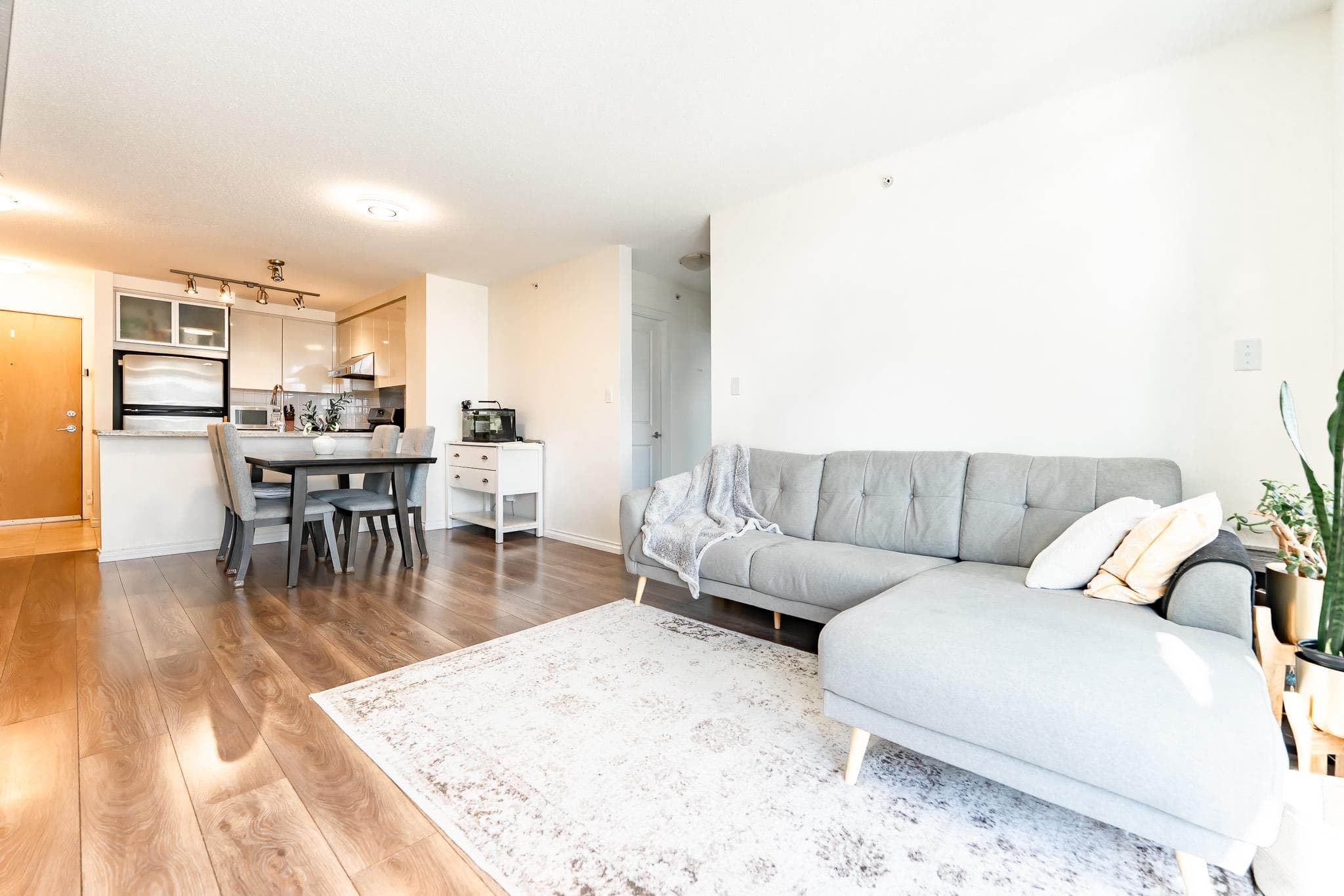 2703 - 2289 Yukon Crescent, Burnaby, V5C 0B2 — photo 4