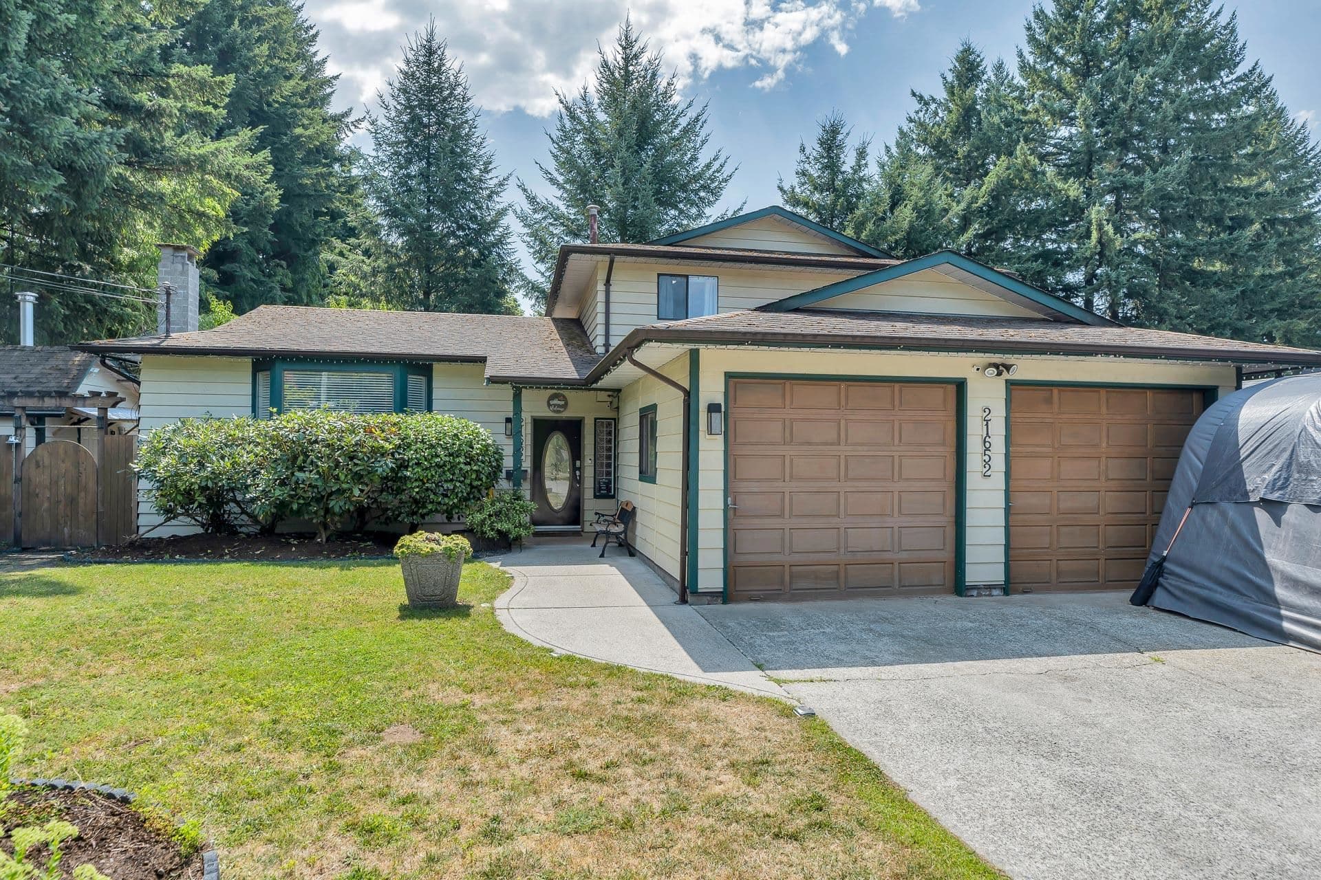 21652 121 Avenue, Maple Ridge, V2X 3S6 — photo 1