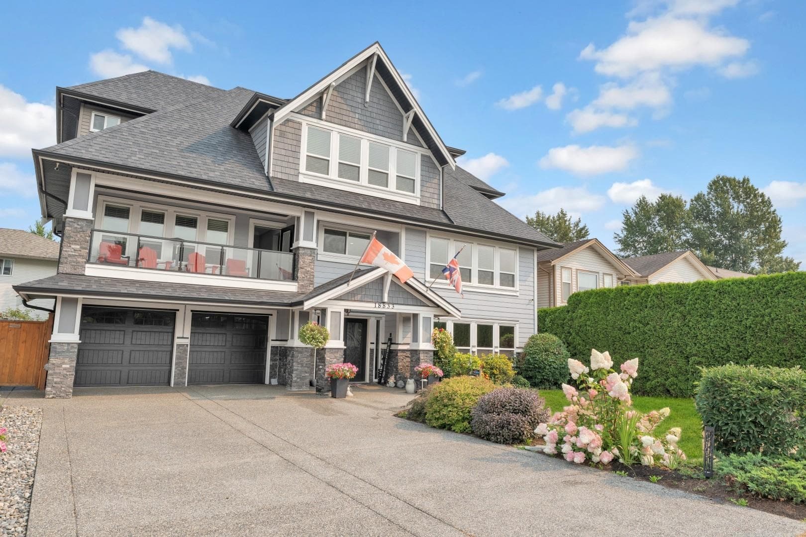 18833 124a Avenue, Pitt Meadows, V3Y 2G9 — photo 1