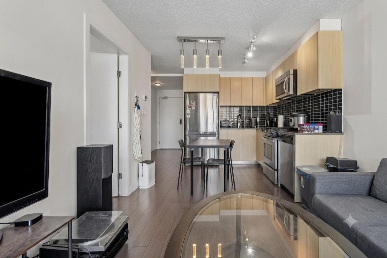 703 - 1325 Rolston Street, Vancouver, V6B 0M2 — photo 2