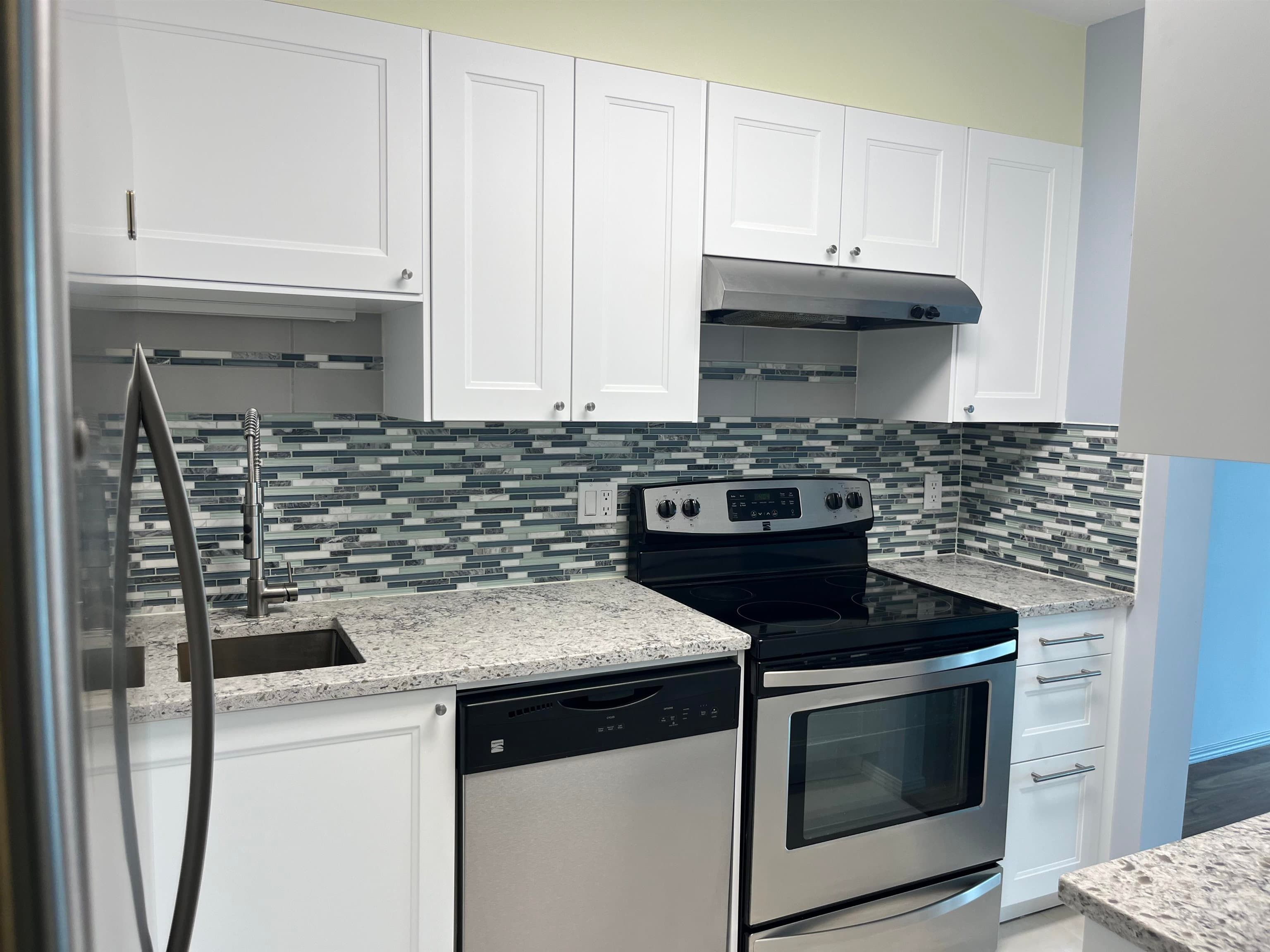 1105 - 5833 Wilson Avenue, Burnaby, V5H 4R8 — photo 3