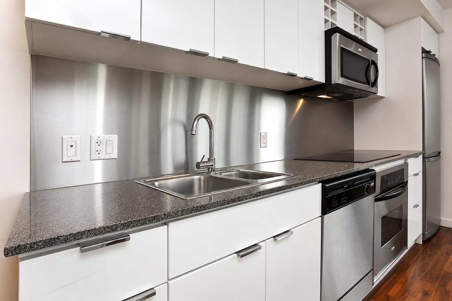 902 - 788 Hamilton Street, Vancouver, V6B 0E9 — photo 3