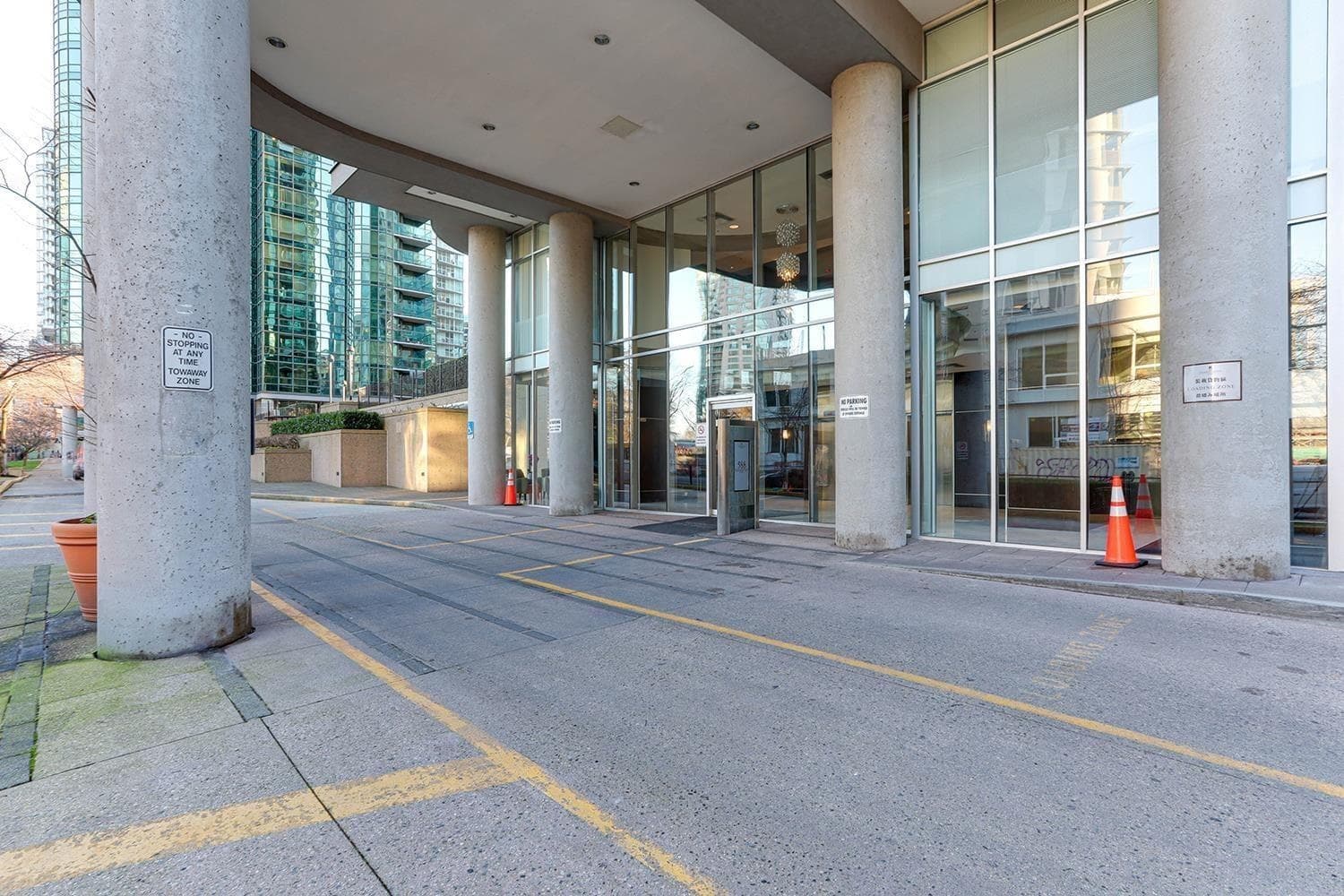 702 - 588 Broughton Street, Vancouver, V6G 3E3 — photo 2