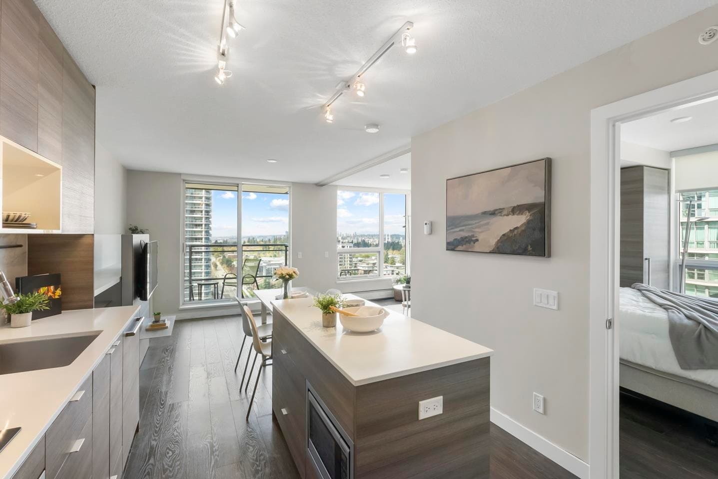 2305 - 13398 104 Avenue, Surrey, V3T 1V6 — photo 1