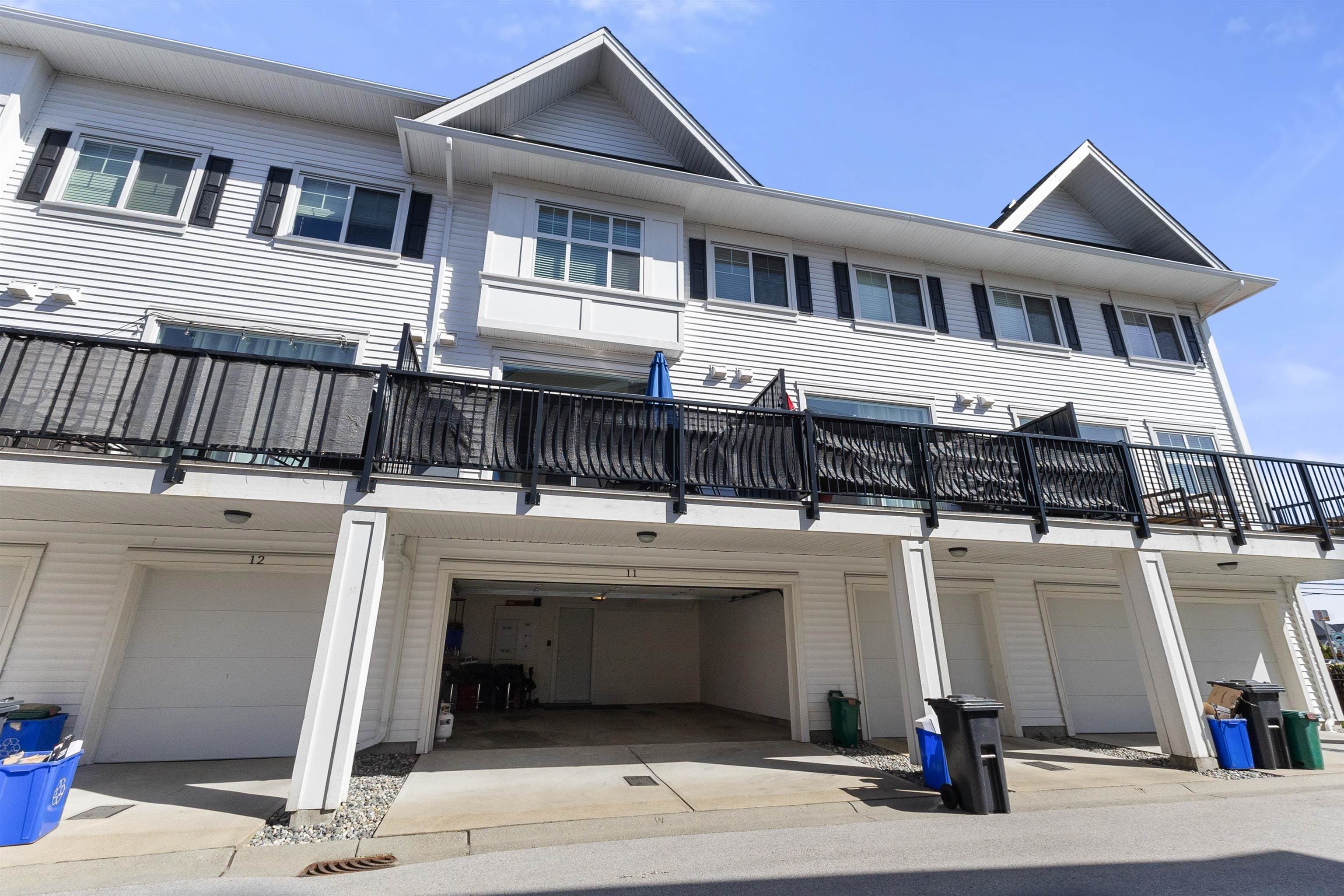 11 - 27735 Roundhouse Drive, Abbotsford, V4X 0B9 — photo 1