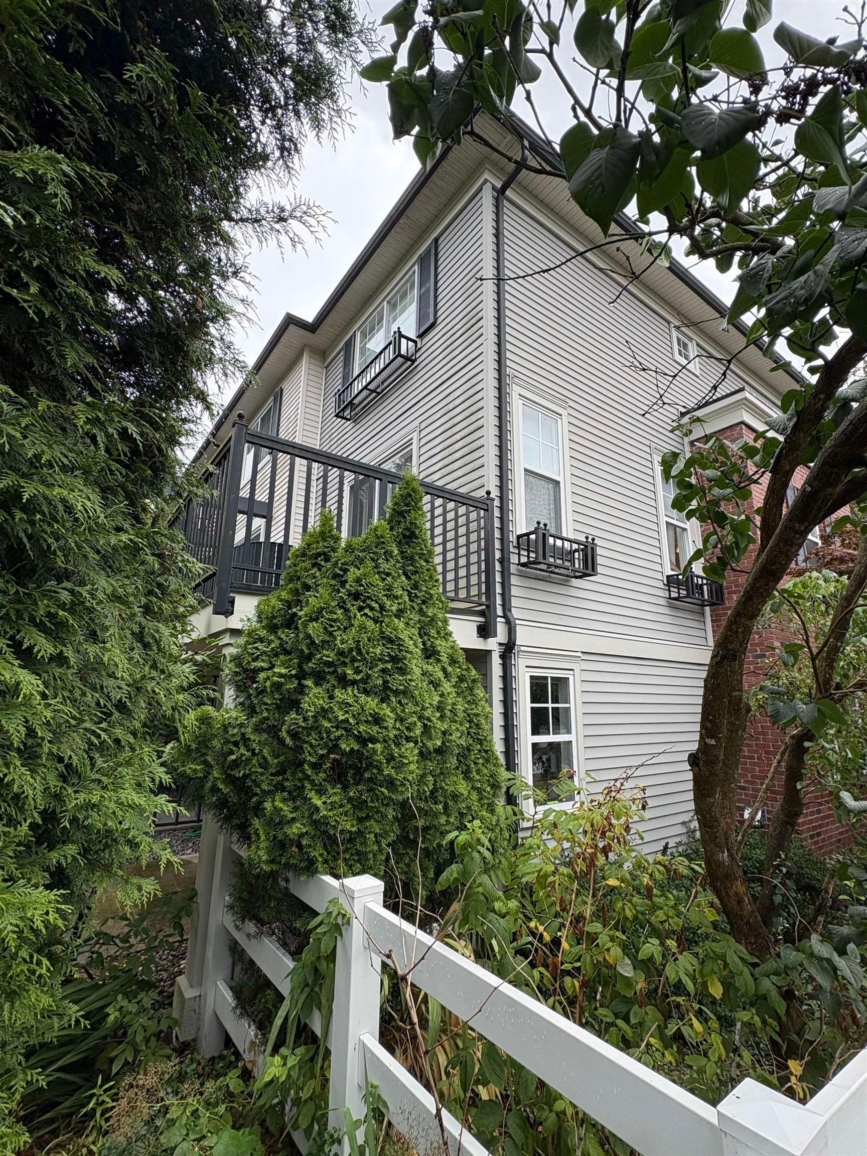 11 - 2495 Davies Avenue, Port Coquitlam, V3C 0B2 — photo 1