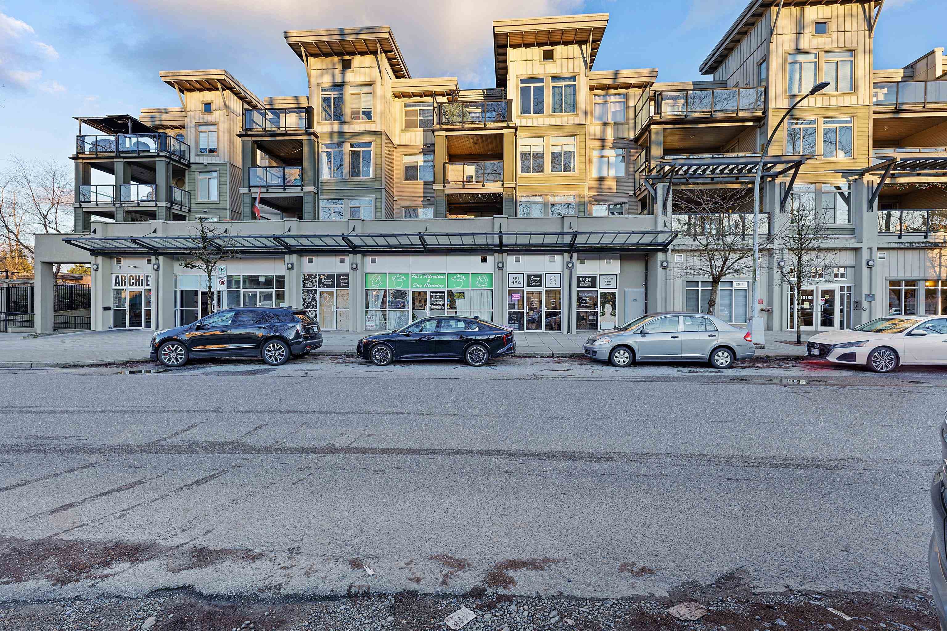 318 - 10180 153 Street, Surrey, V3R 0B5 — photo 1