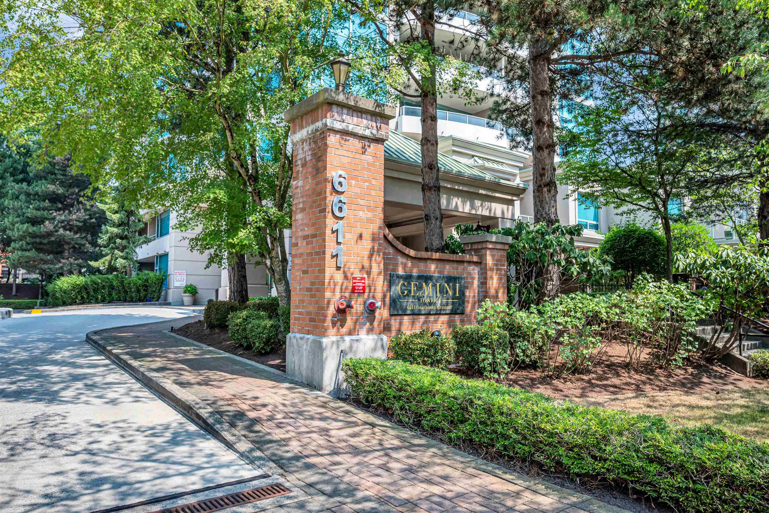 803 - 6611 Southoaks Crescent, Burnaby, V5E 4L5 — photo 4