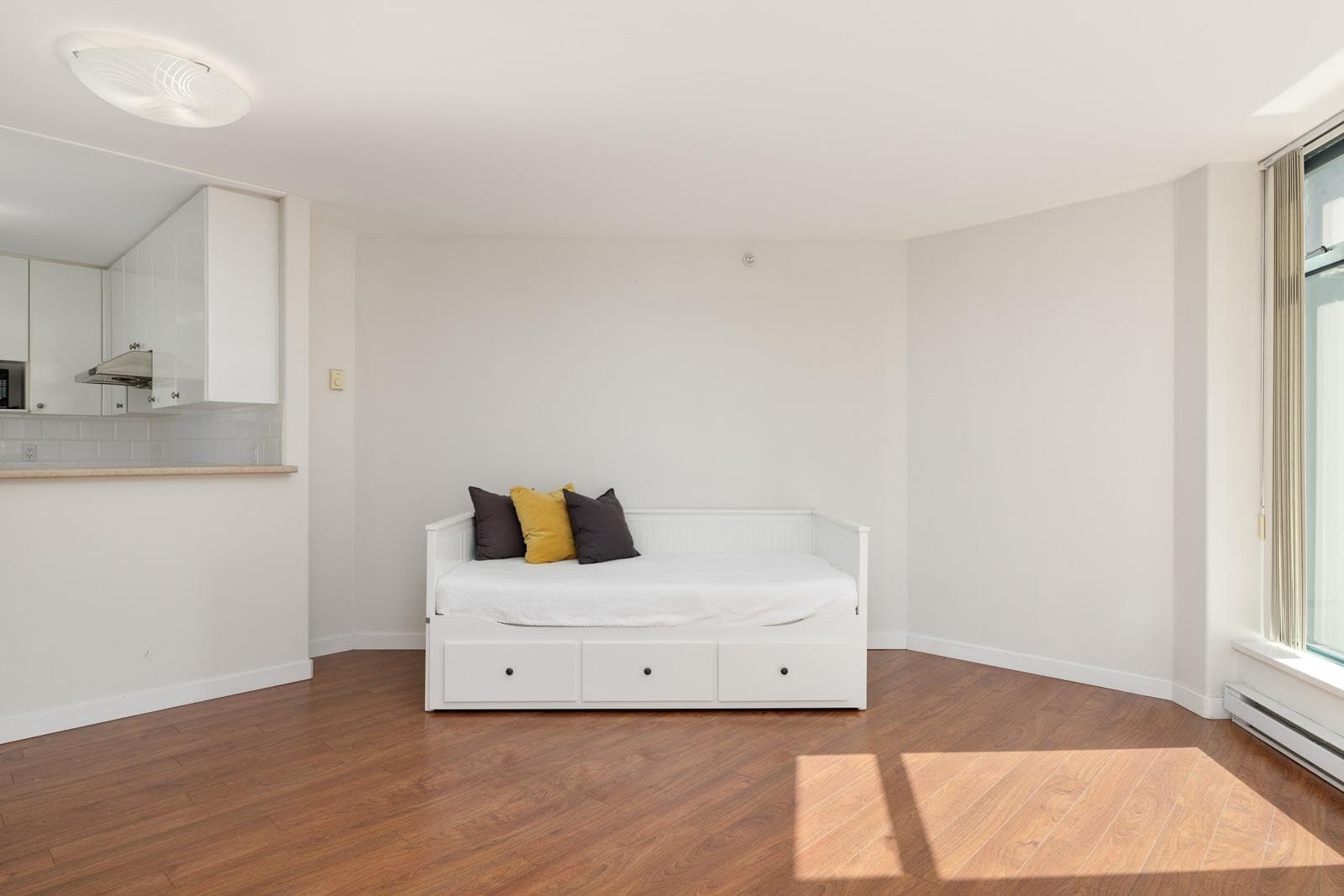 902 - 4567 Hazel Street, Burnaby, V5H 4V4 — photo 3